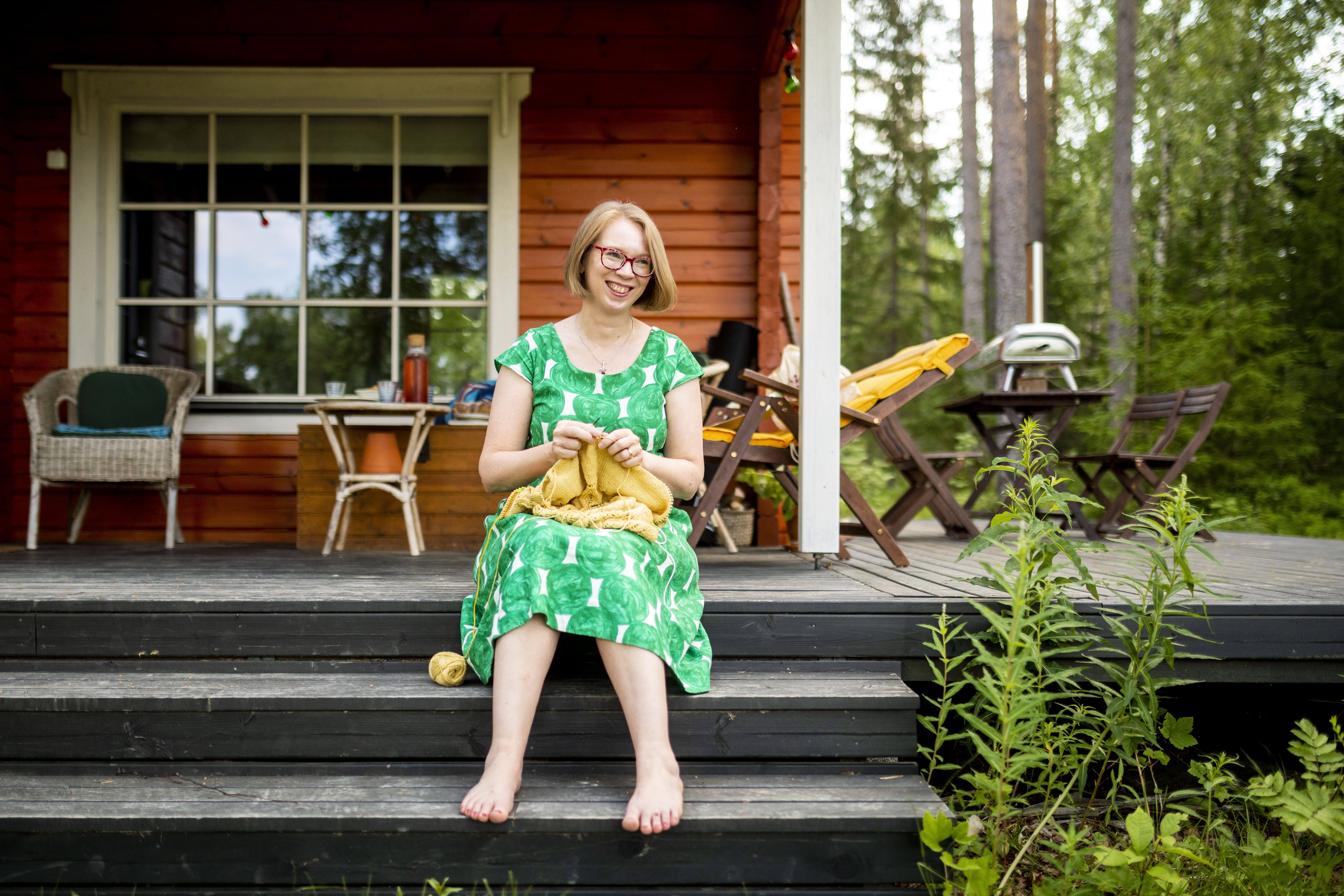 Äidin kuolema vei Marian elämästä punaisen värin. ”Punainen merkitsee minulle spontaanisuutta ja elämänjanoa, tulista temperamenttia ja kovaäänistä naurua. Se on lasi viskiä ja hyvä keskustelu illansuussa. Ilman punaistakin voi elää, mutta paljon tylsempää se on.”