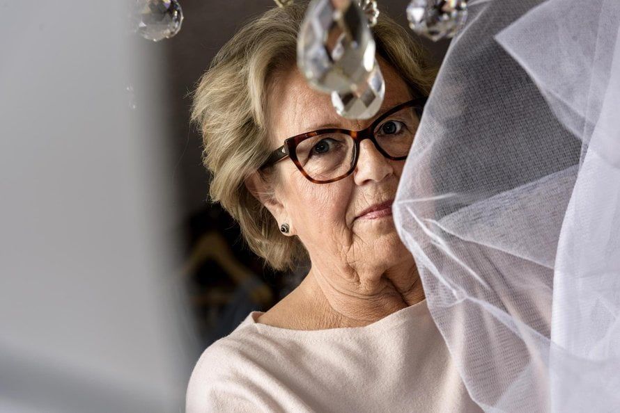 ”Lapsena mietin usein, miltä äiti mahtoi näyttää. Varmaan kauniilta, arvelin.”