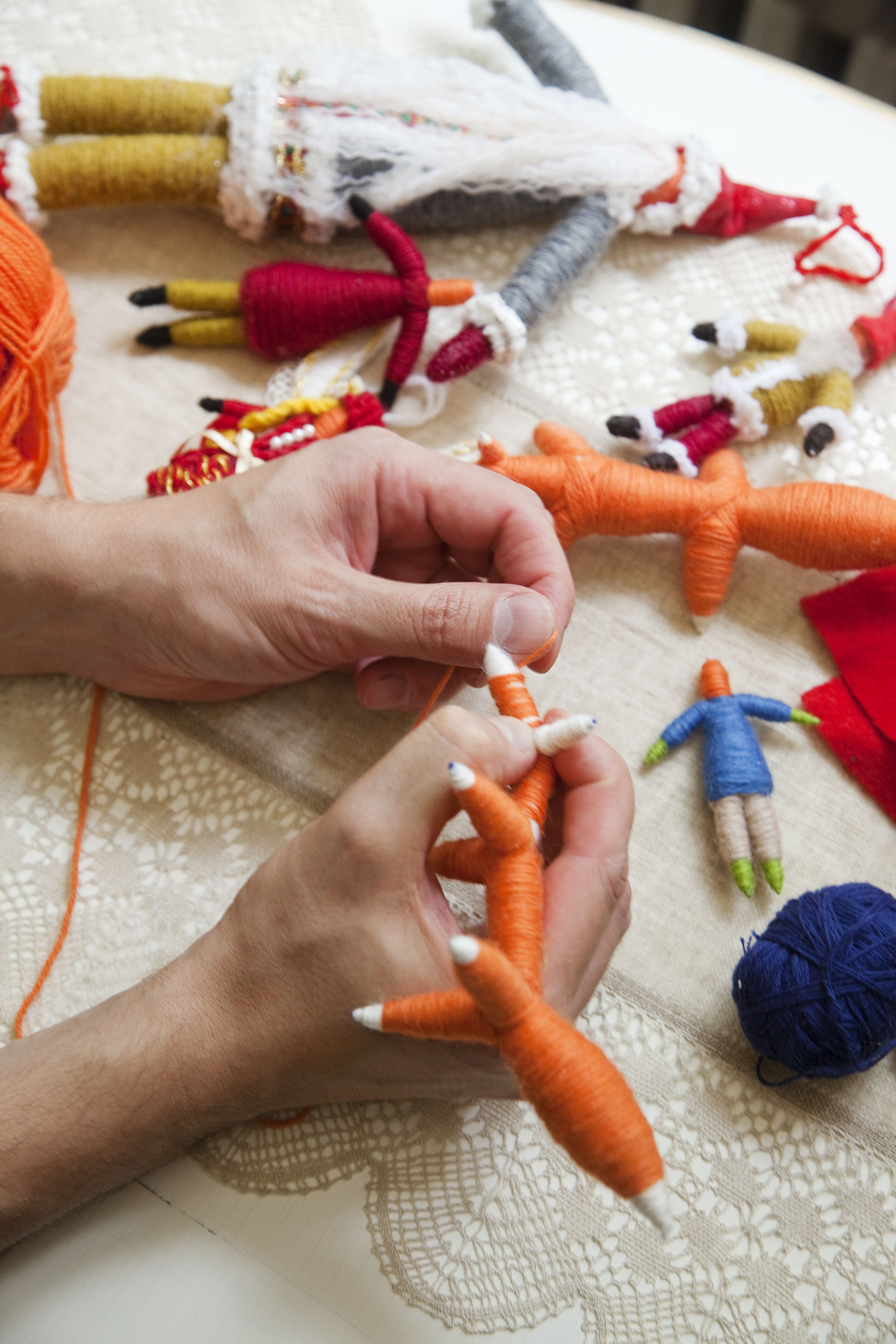 Lankatonttujen tekoon Mikko sai idean luettuaan vanhanaikaisista joulukoristeista.