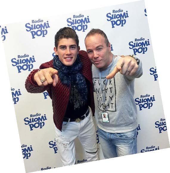 Viiletin haastattelusta toiseen. Radio Suomipopilla tapasin toimittaja Kimmo Sainion.