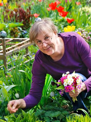 Helsinkiläisessä puutarhassa kukkii harvinaisia kasveja.