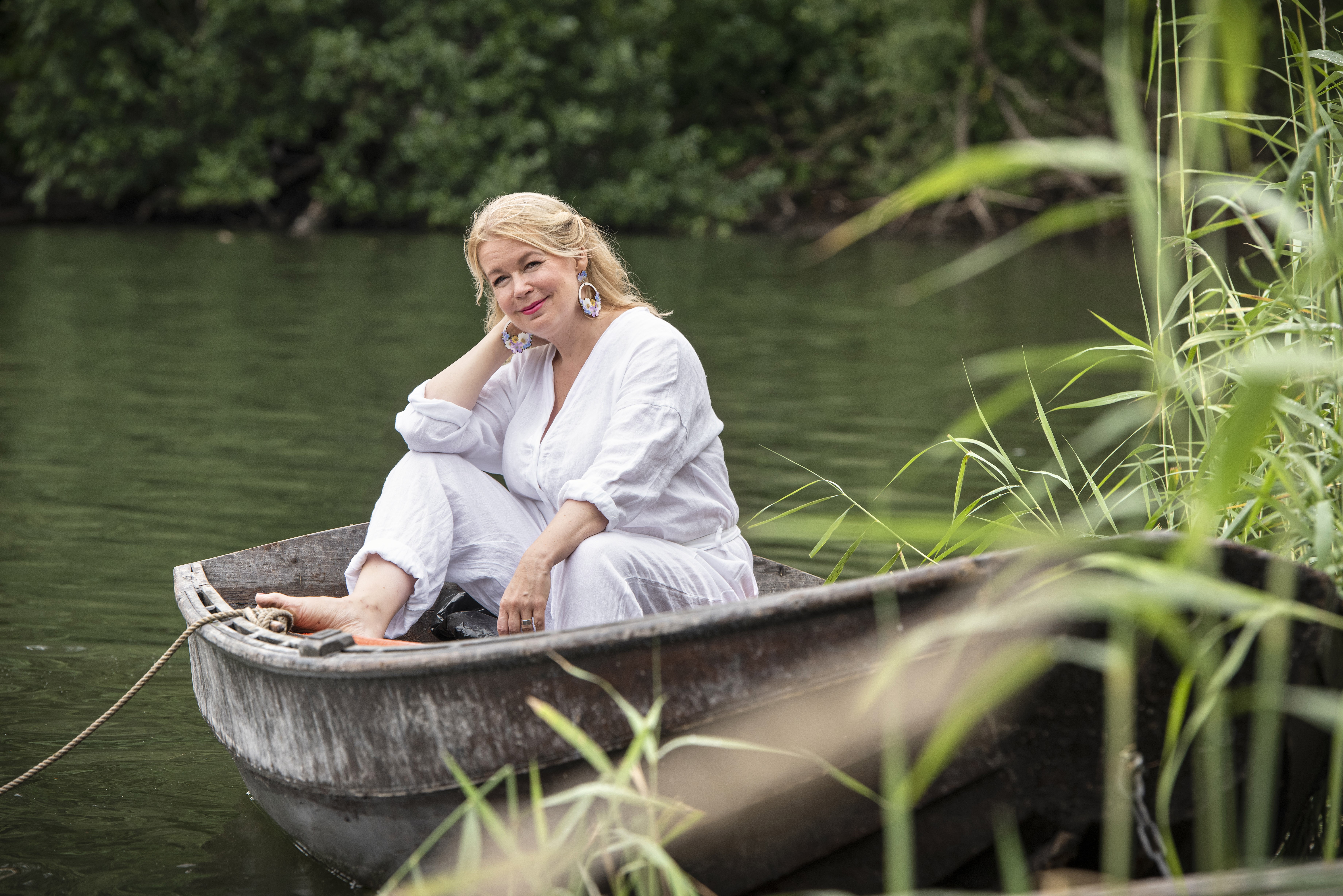 Elinan mielestä maailmaa kannattaa jatkuvasti muuttaa tasa-arvoisemmaksi. ”En näe, että maailmassa tai Suomessa on jokin piste, jonka jälkeen asioita ei enää pitäisi parantaa. Eihän ihmiskunnan historia sillä tavalla mene, että nyt päätetään, ettei näitä asioita enää korjata, nyt on valmista.”