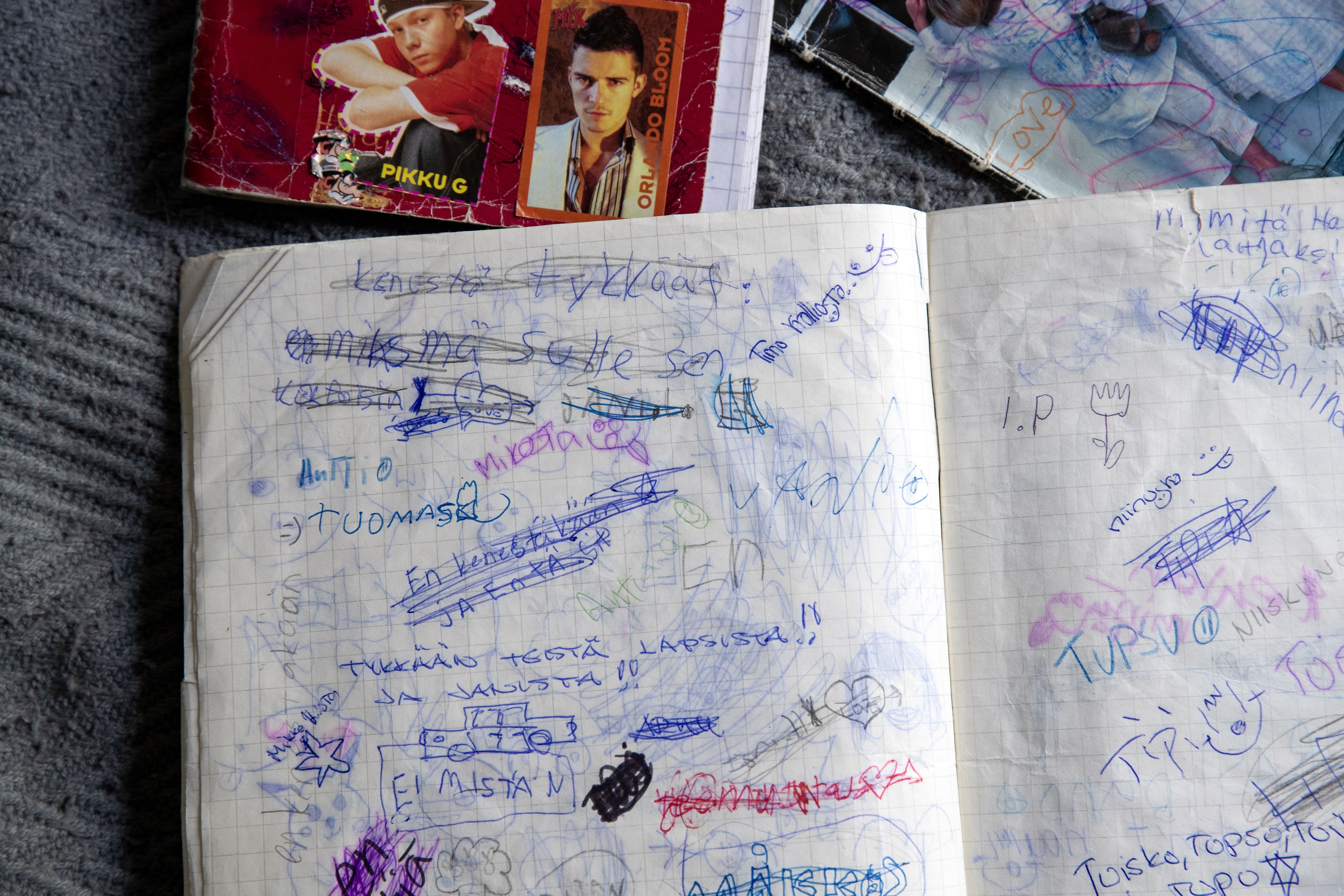 Vanhasta kaverivihkosta löytyy viesti isältä.