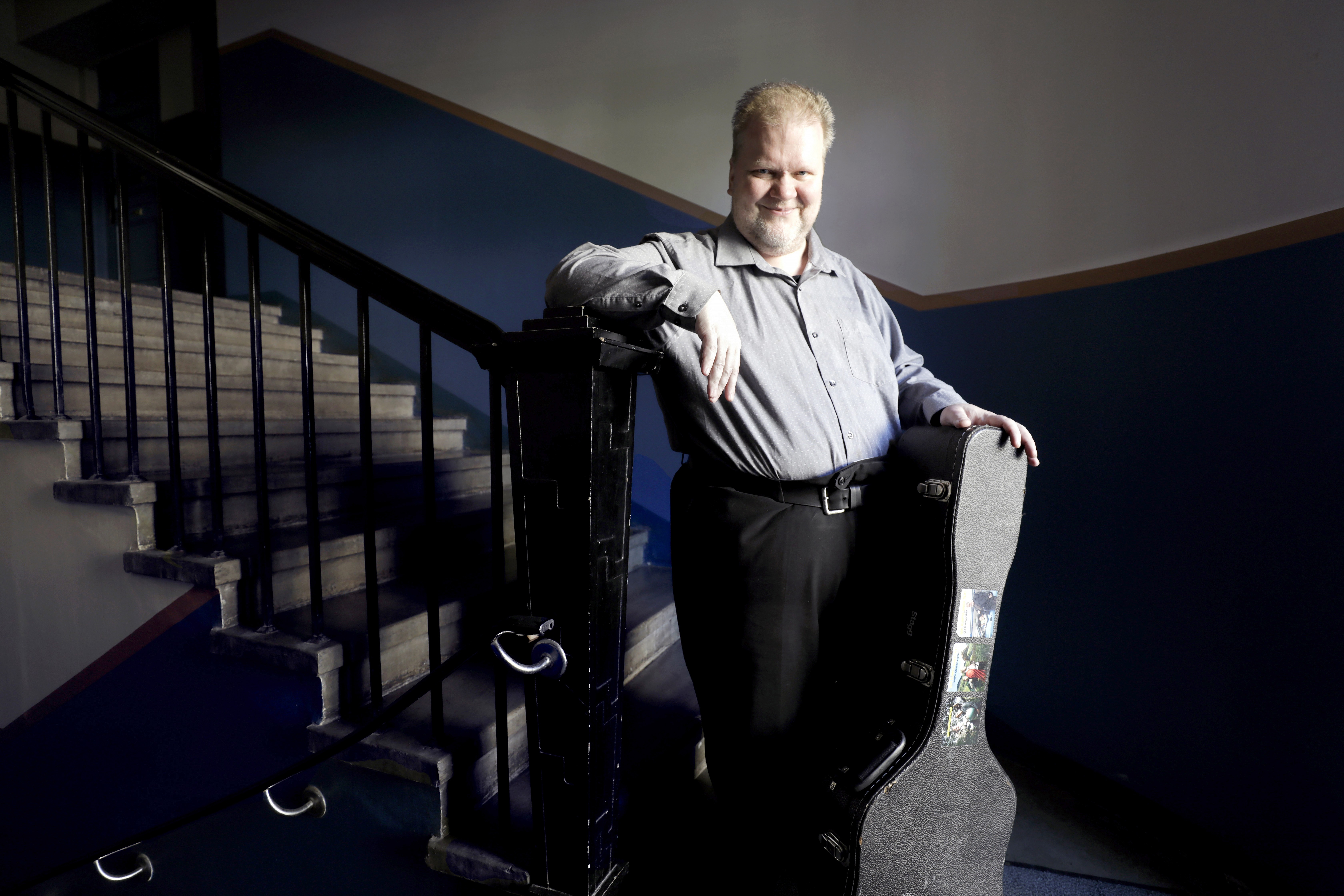 ”Joskus ihmissuhteissa tippuu maahan. Jos toinen on ollut kuitenkin rehellinen, tippuu vähän matalammalta.” Muusikko Sepi Kumpulainen, KK3/2022