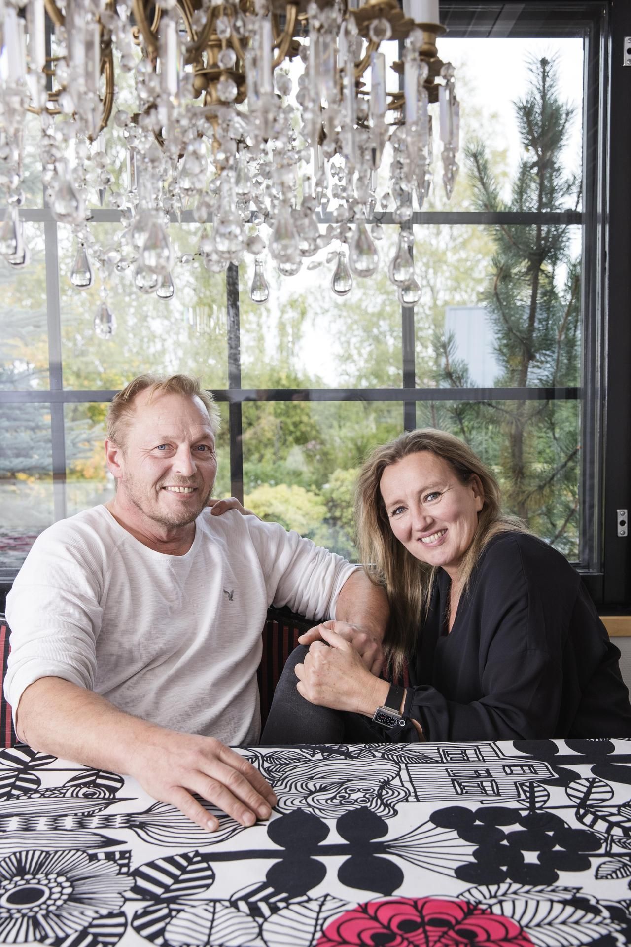 "Lähetämme toisillemme hellän viestin odottamaan sitä hetkeä, kun toinen avaa puhelimensa jossain kaukana määränpäässä. On tärkeä kokea, ettei ole siellä yksin", sanoo Anne.