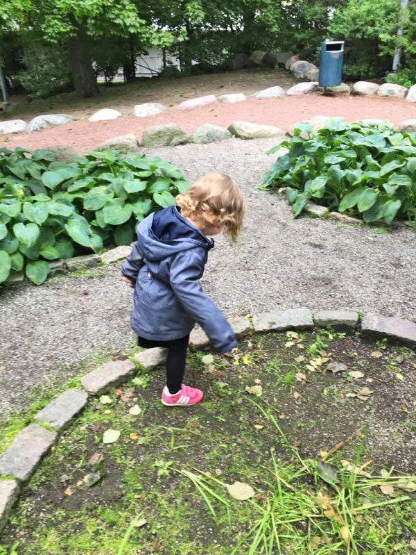 Päiväkodin jälkeen vein tyttäreni puistoon.