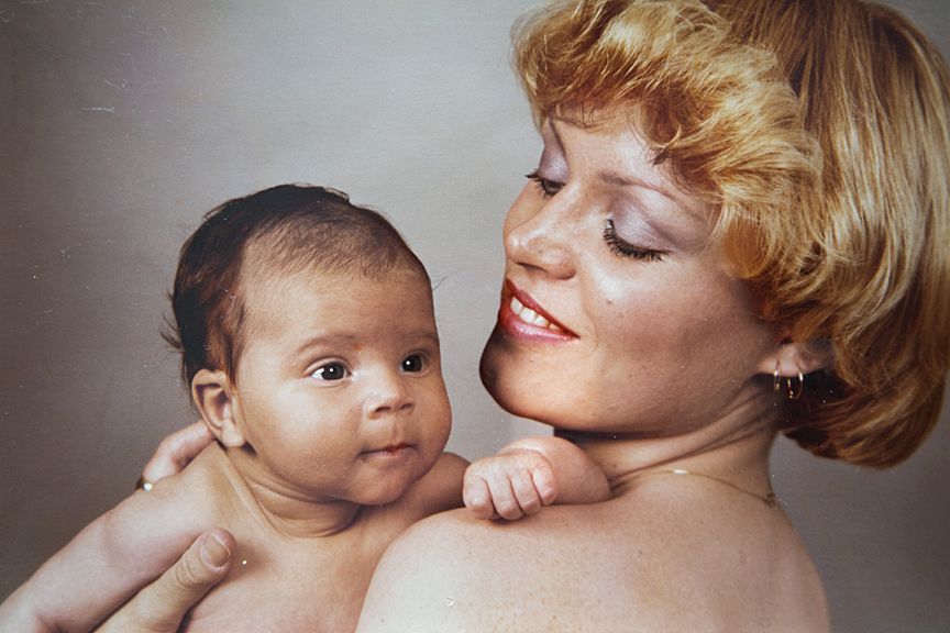 Sari ja viisiviikkoinen Michele. "Tyttäremme on nimetty Beatlesin biisin mukaan."