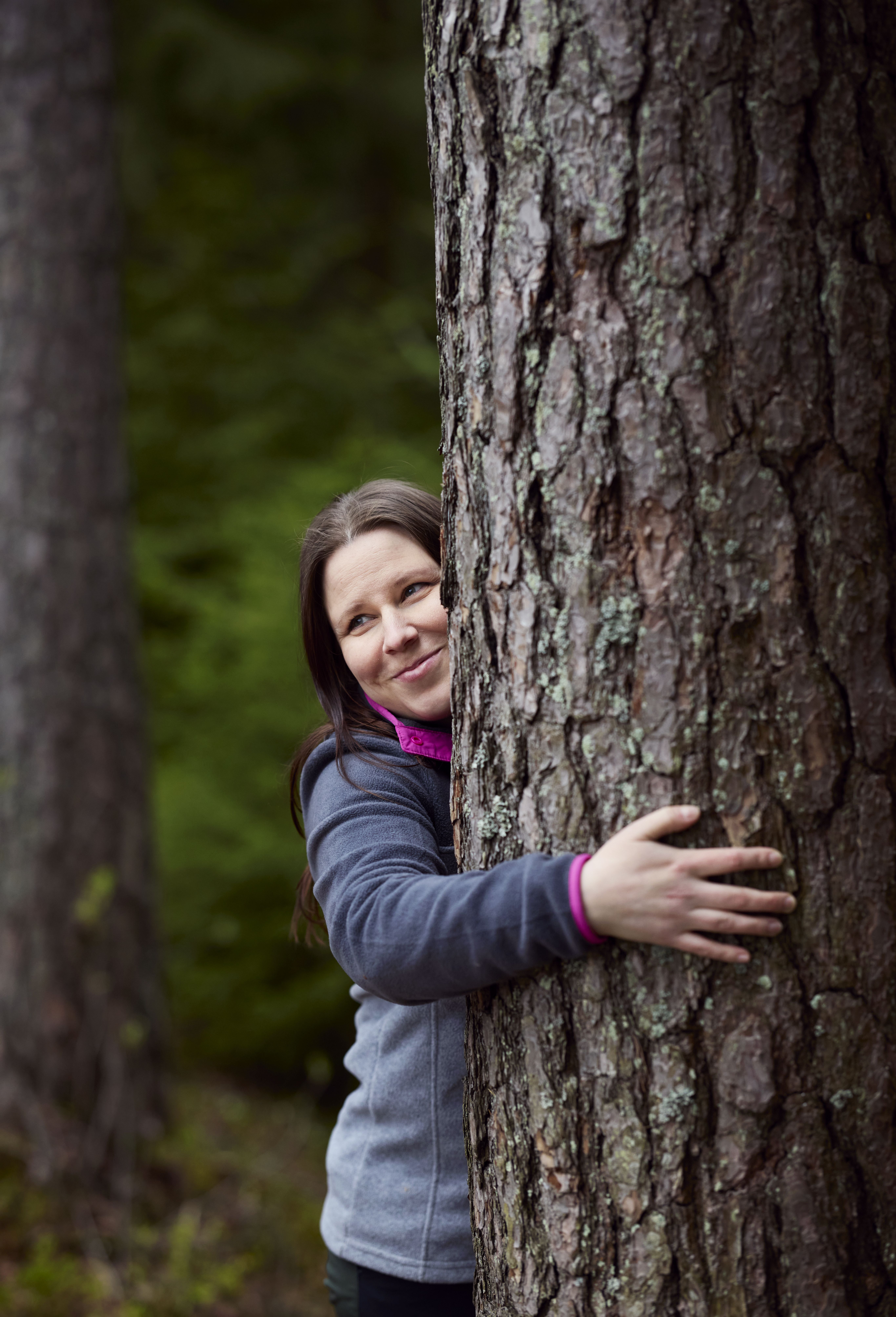 Lapsiperhearkea helpottaa, kun voi työskennellä kotona. Helenan kirjoittama Operaatio Kettu -sarja menestyi niin hyvin, että Helena uskalsi jäädä täyspäiväiseksi kirjailijaksi.