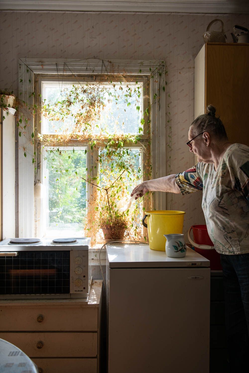 Moni asia pysyy samana, vaikka koti muuttuu. Teen jauhelihasta yhä ruuaksi sörsselin ja nukun, kun nukuttaa.