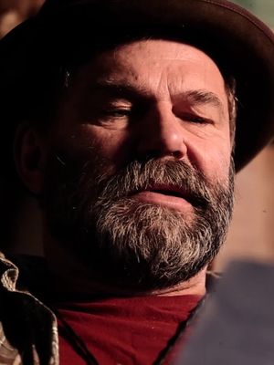 Kodin Kuvalehti/Joukko Varpaisillaan