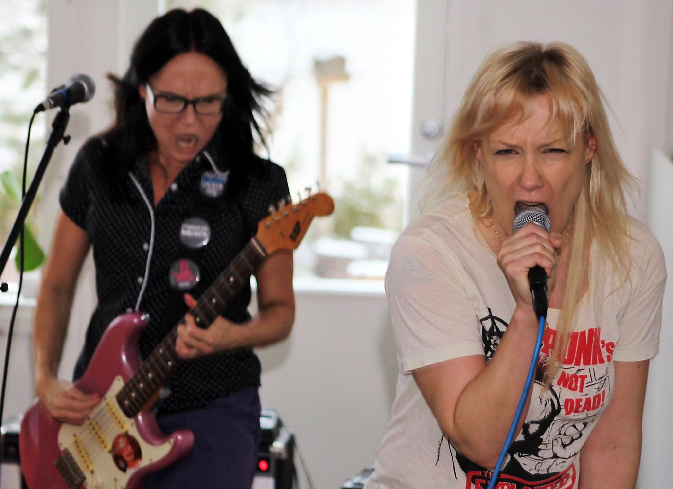 Välillä on pakko revitellä, sanovat Susanna Rapin­oja ja Kati Hiekkapelto.