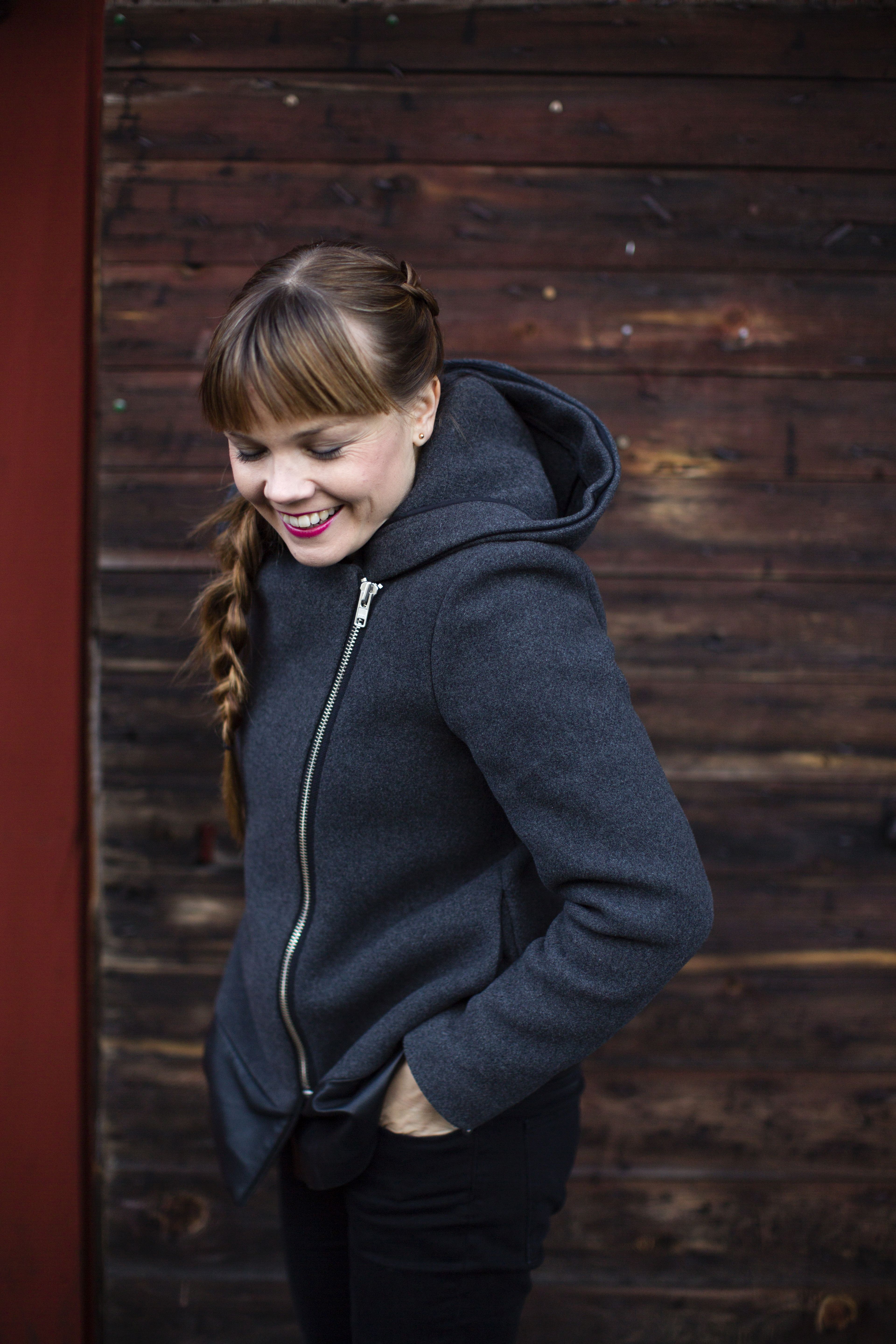 Teininä Rebekka luki paljon 1900-luvun alun suomalaisia naiskirjailijoita. Heidän maailmankuvansa tuntui tutulta. Omilta lapsiltaan hän kysyy usein, mitä mieltä nämä ovat.