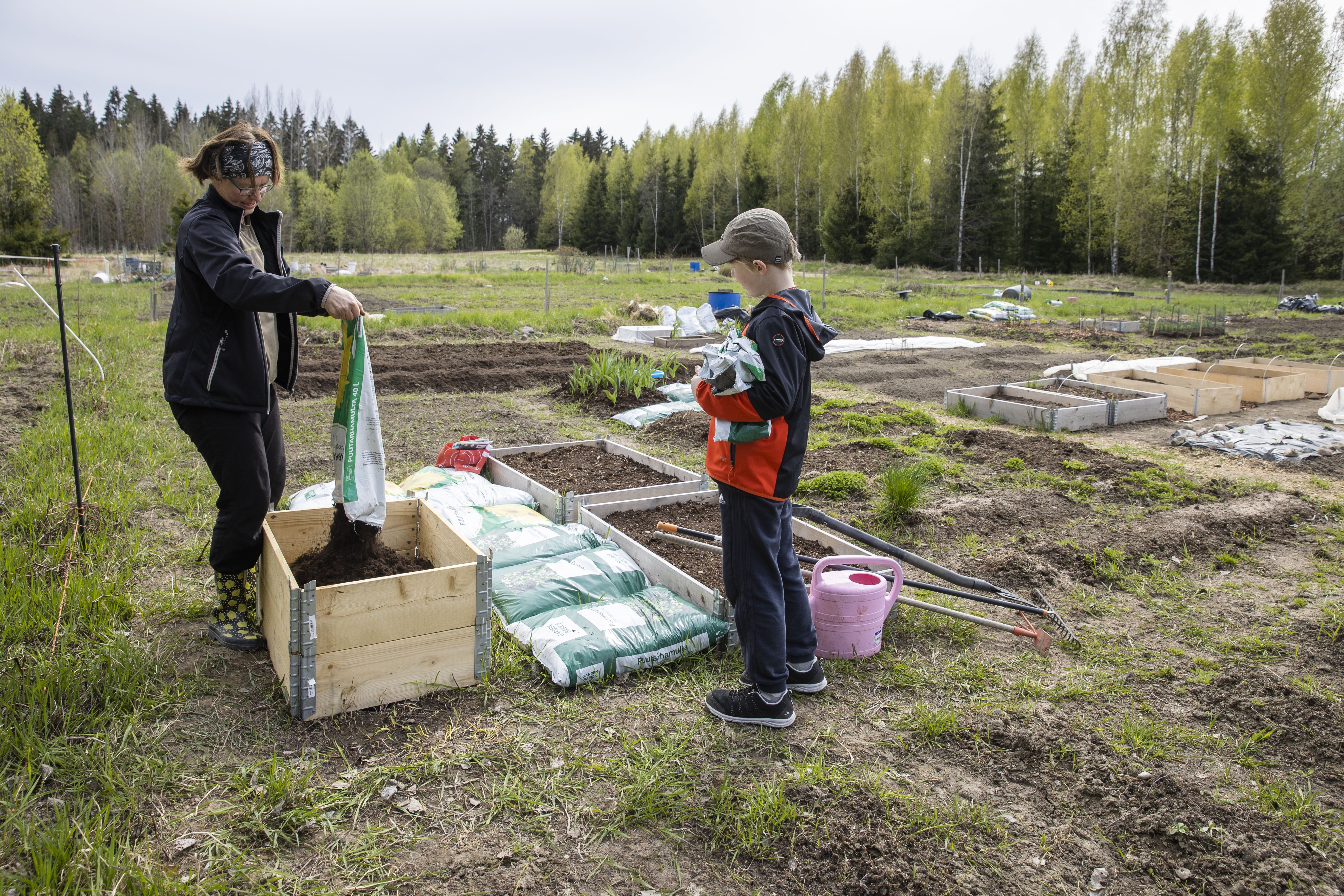 Tällä kertaa osaan rakentaa viljelylaatikosta tarpeeksi korkean.