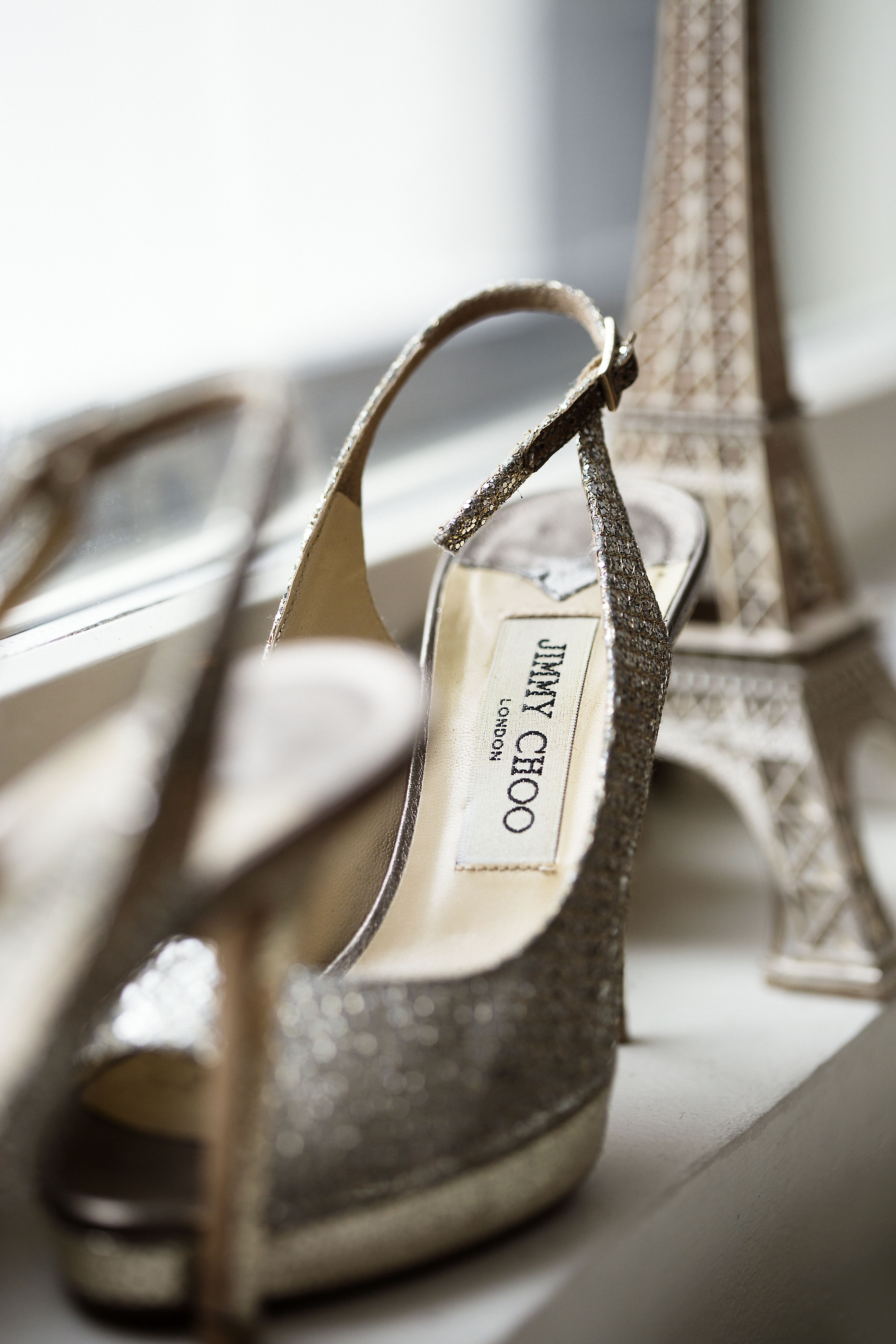 En ole merkkifriikki, mutta ihastuin näihin Jimmy Choon kenkiin niin täysin että minun oli saatava pitää niitä häissäni. Korosta huolimatta näillä on helppo kävellä.