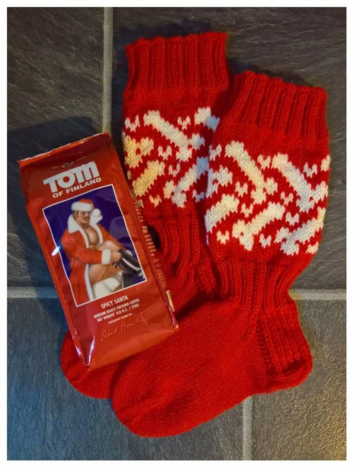 Viime jouluksi kudoin ystävälle pukinkonttiin tämmöiset pikkutuhmat sukat. - Henna Niemi