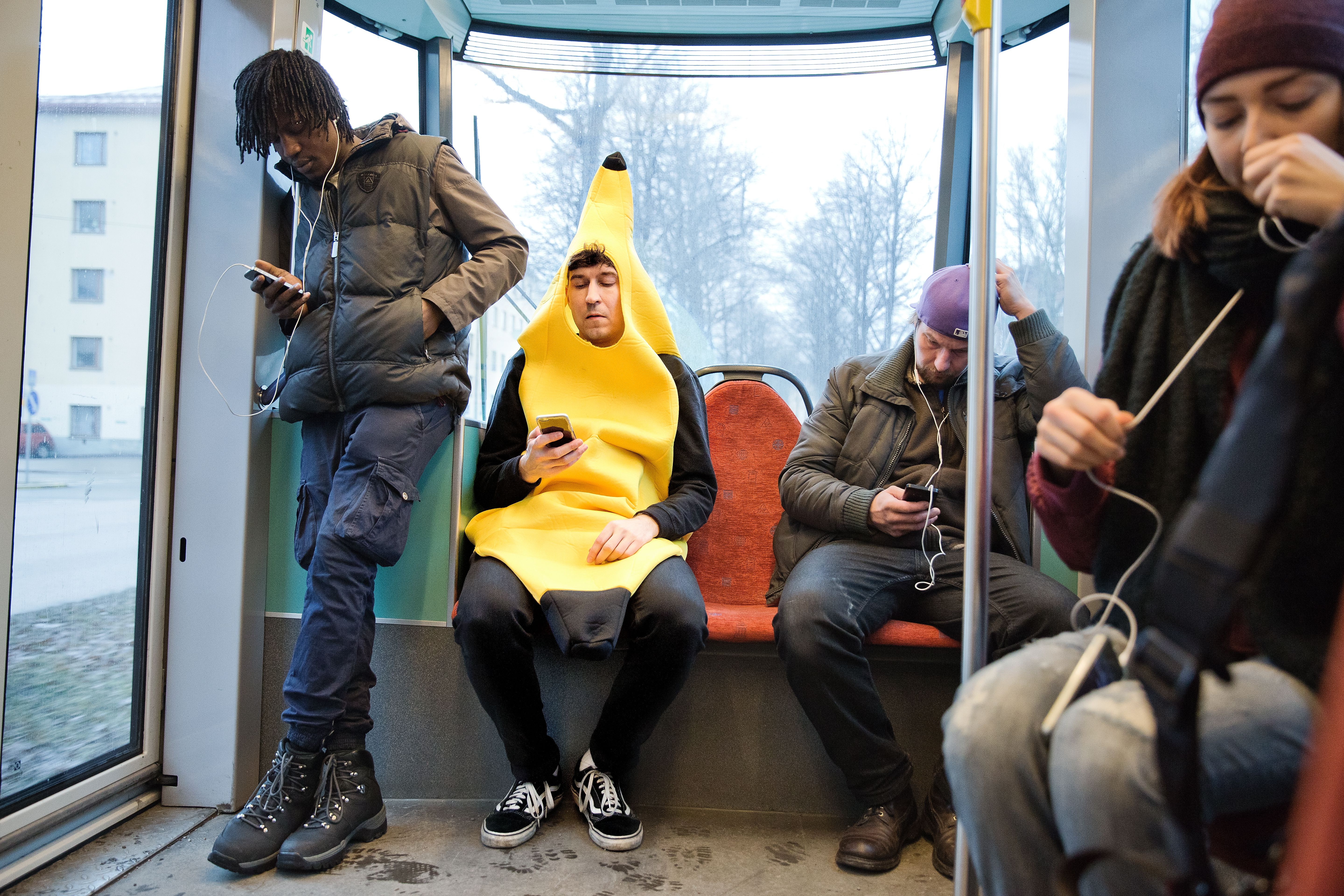 Muistutan isääni. Hänkin uskoo, että mikään ei ole kovin hankalaa ja kaikki järjestyy aina.