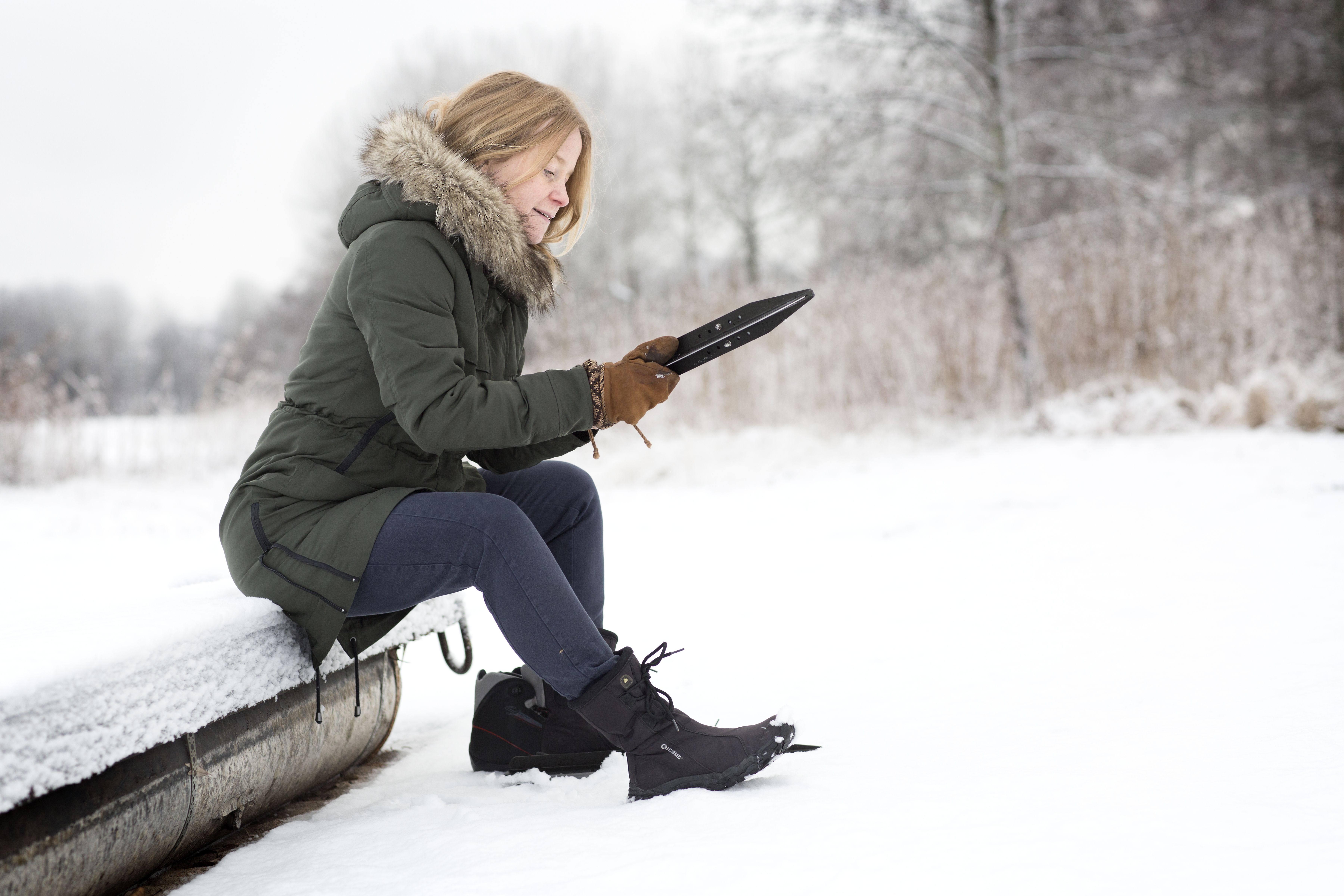 Yhtäkkiä Mia Halmeella on taas enemmän aikaa itselleen. Silloin voi mennä vaikka retkiluistelemaan.