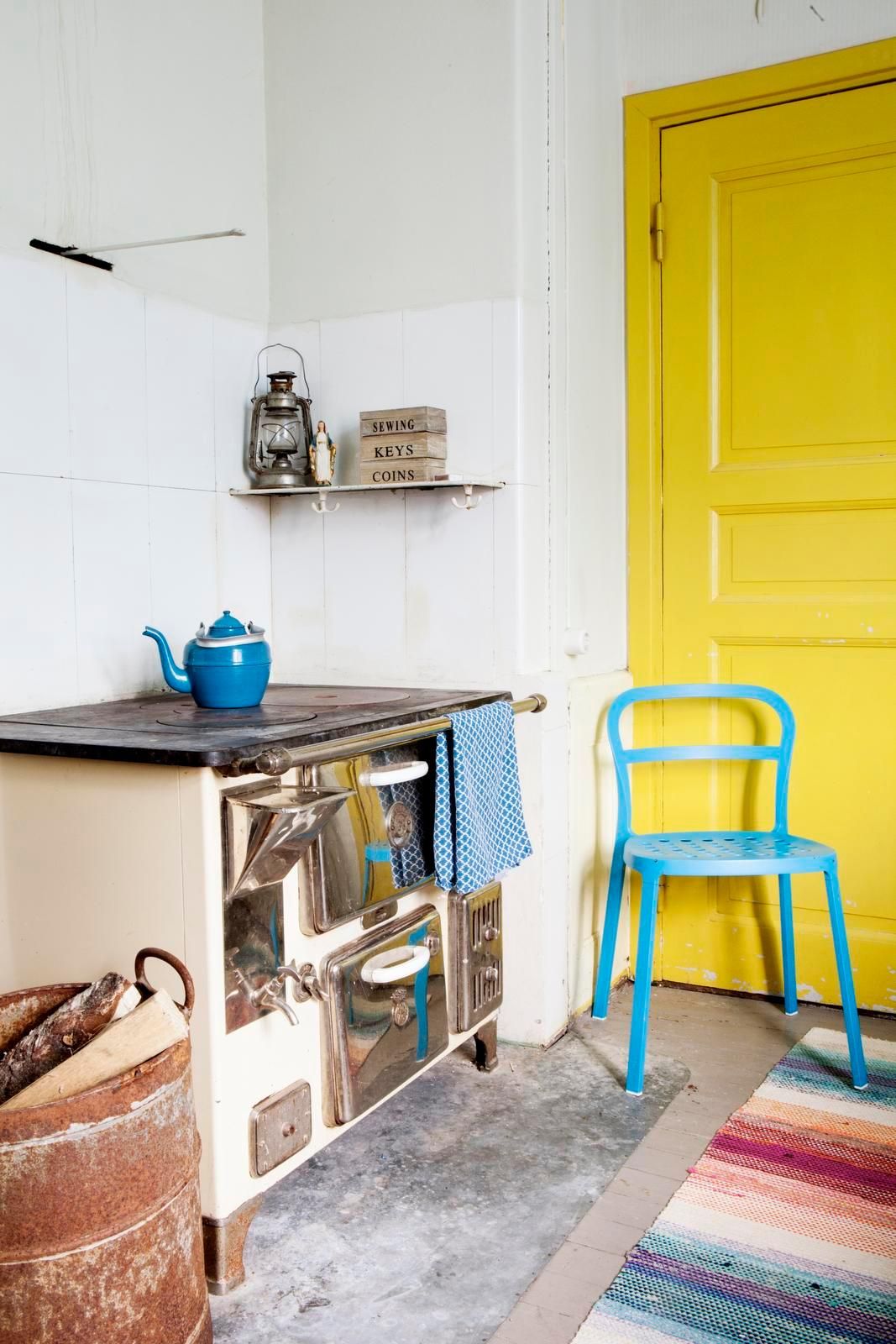 Vanhat tavarat luovat tunnelmaa tekemättä talosta museota. Kaikkea saa koskea ja käyttää.