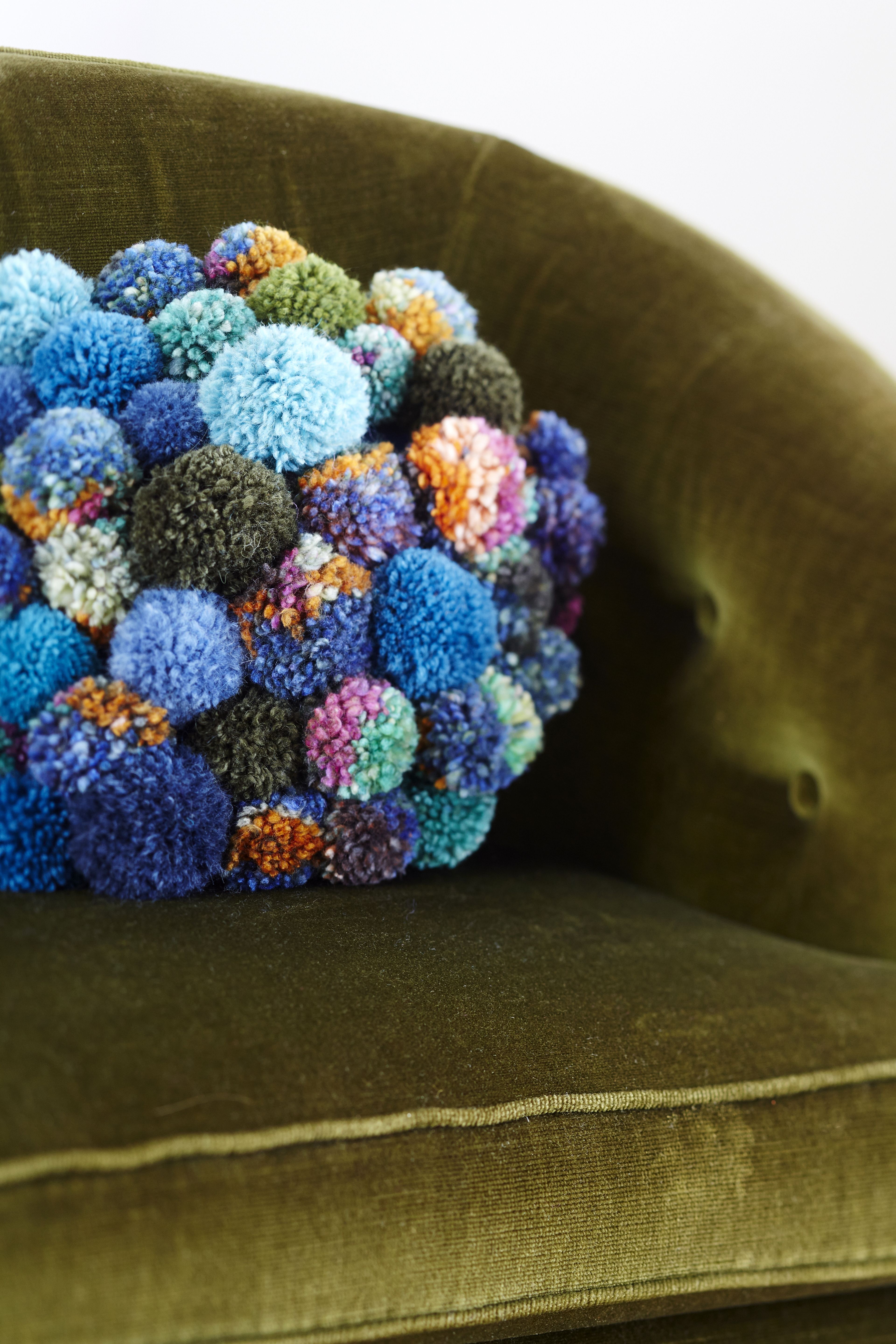 Pallotyyny on lämmin ja myös hyvä koroke tuolilla.