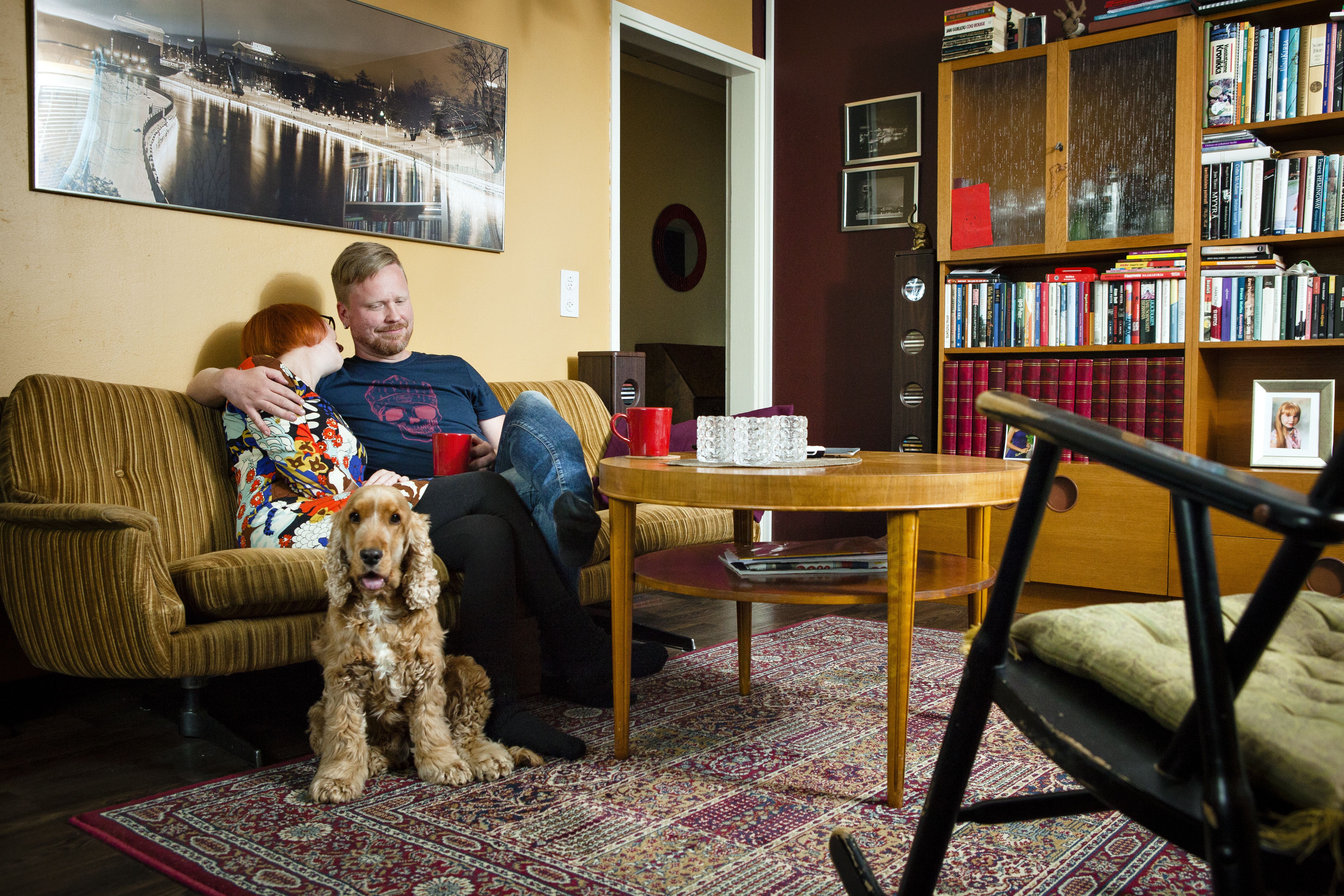 Torstaipalaverin Sami ja vaimo pitävät sohvalla. Silloin sanotaan, mitä halutaan.