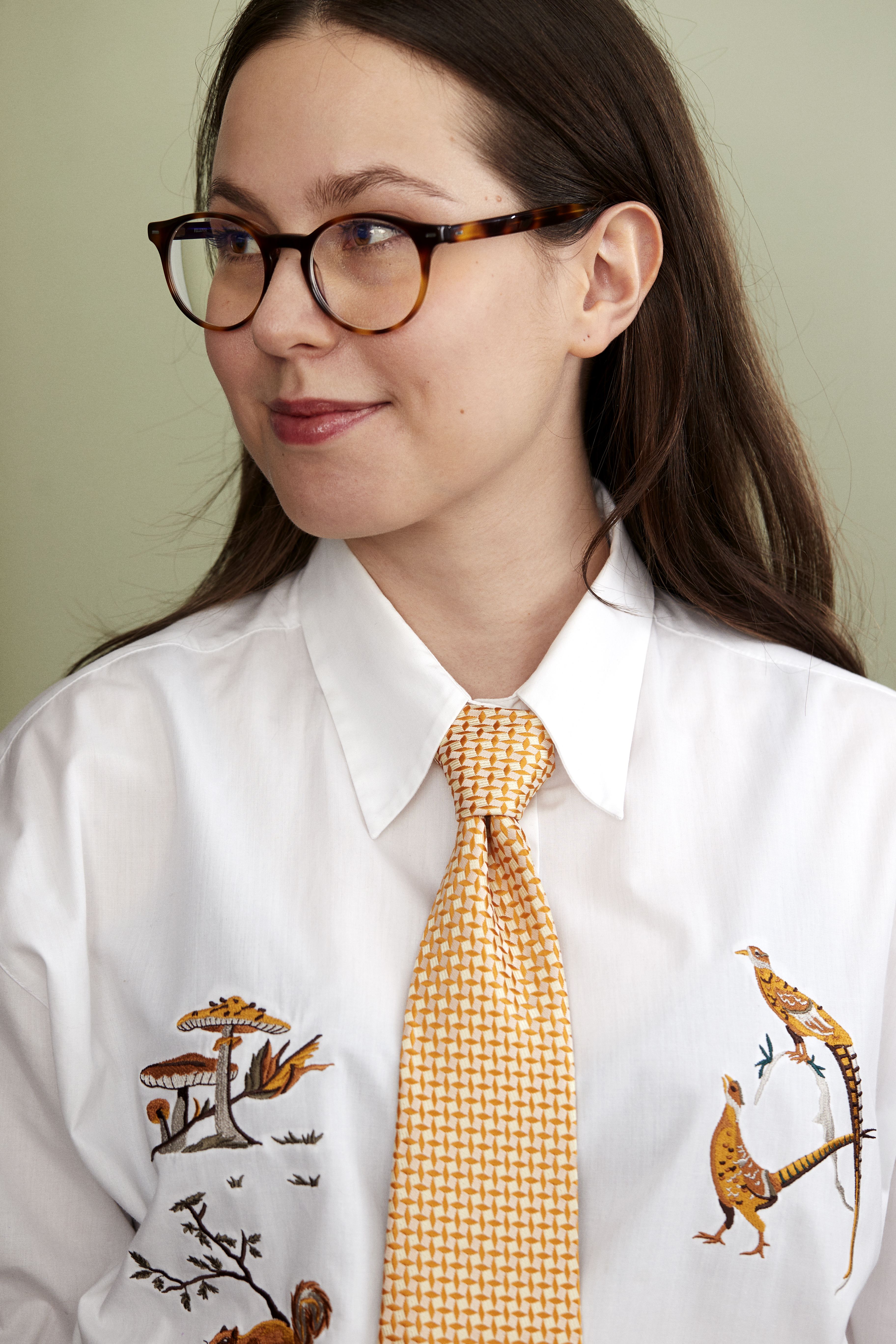 Silkkisiä merkkisolmioita voi löytää kirpputoreilta parilla eurolla. Keltainen solmio on Bossin.