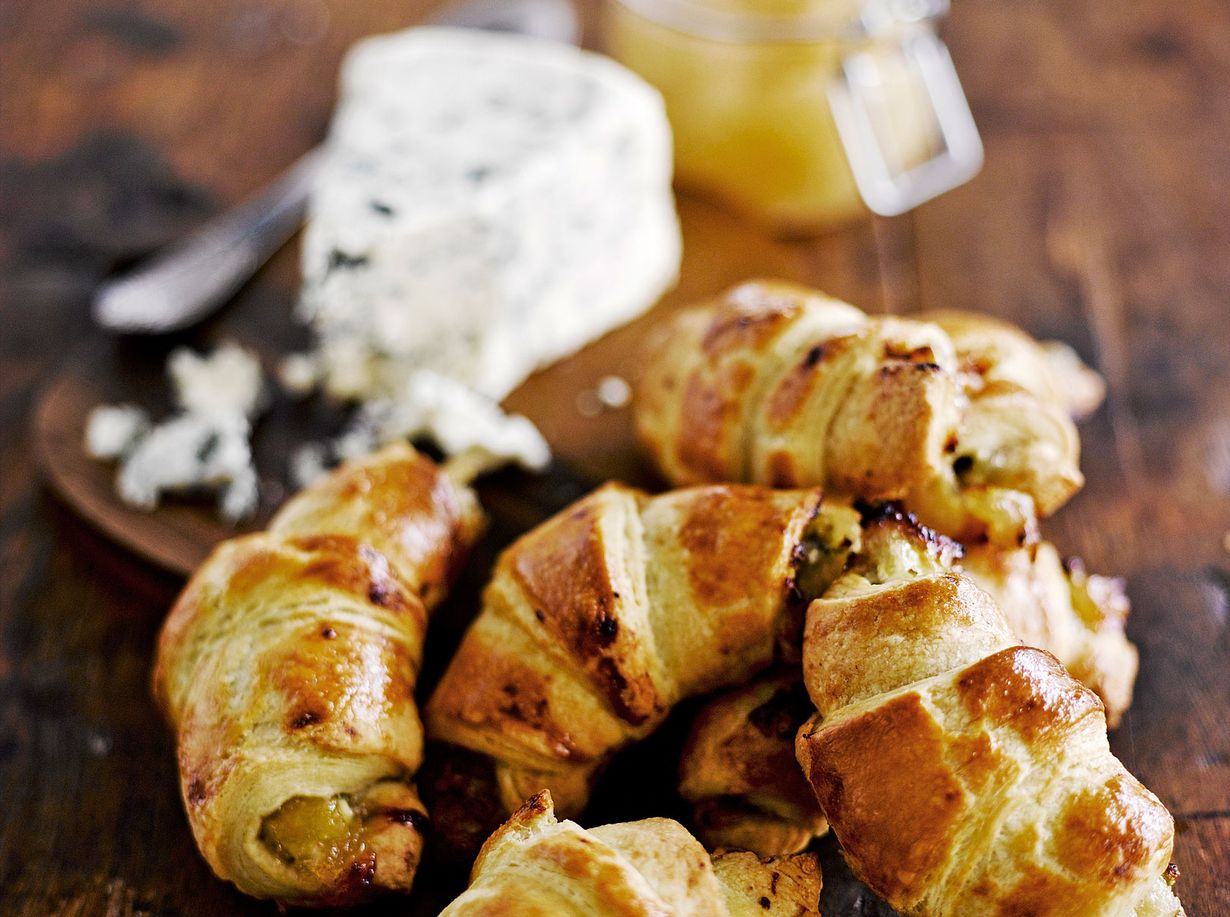 Tee voitaikina itse ja saat juustosarvista vieläkin herkullisempia.