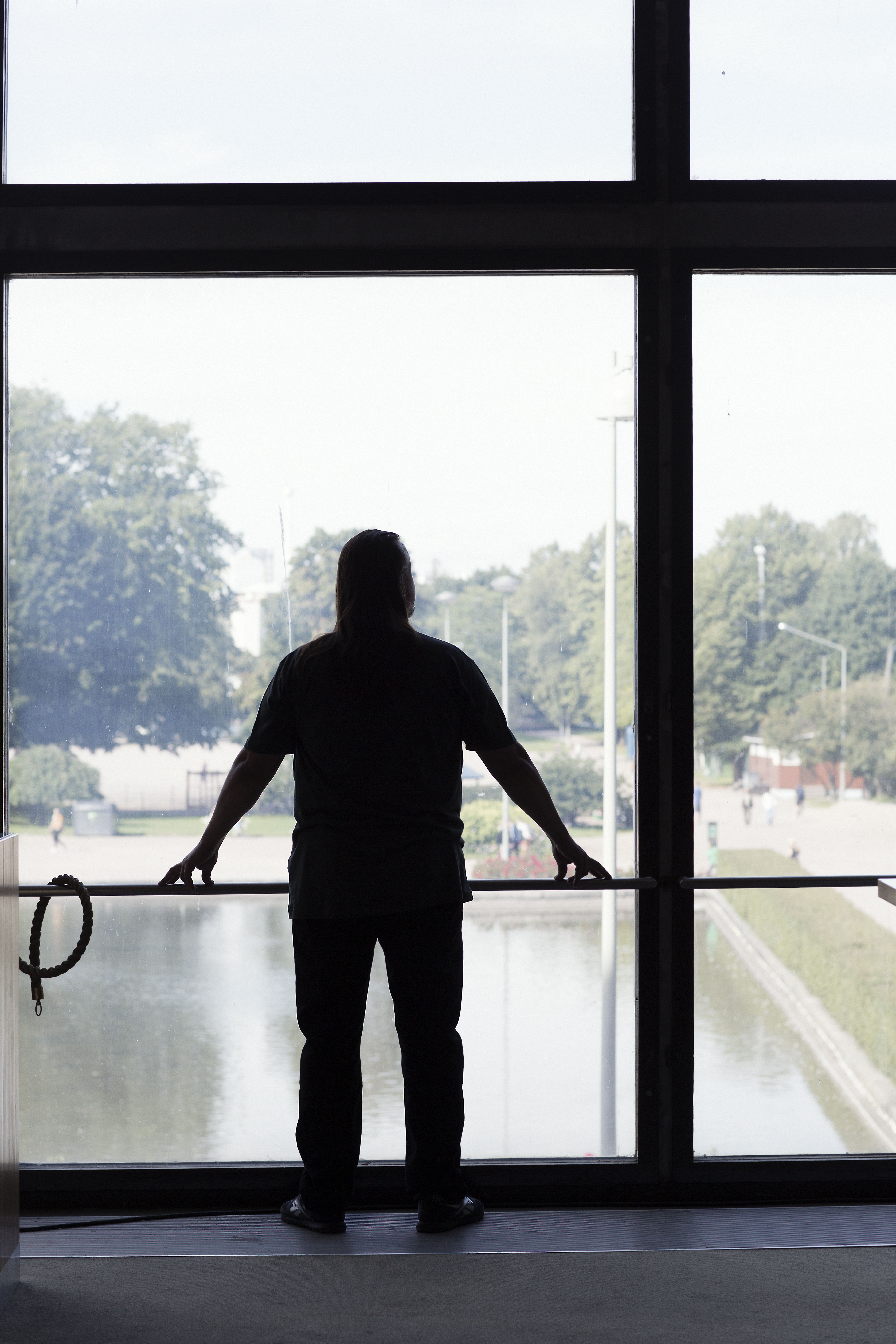”Kuulun terapiasukupolveen. Minun on helppo sanoa ääneen, jos jokin näytelmän harjoituksissa ahdistaa tai pelottaa”, Kristo sanoo.