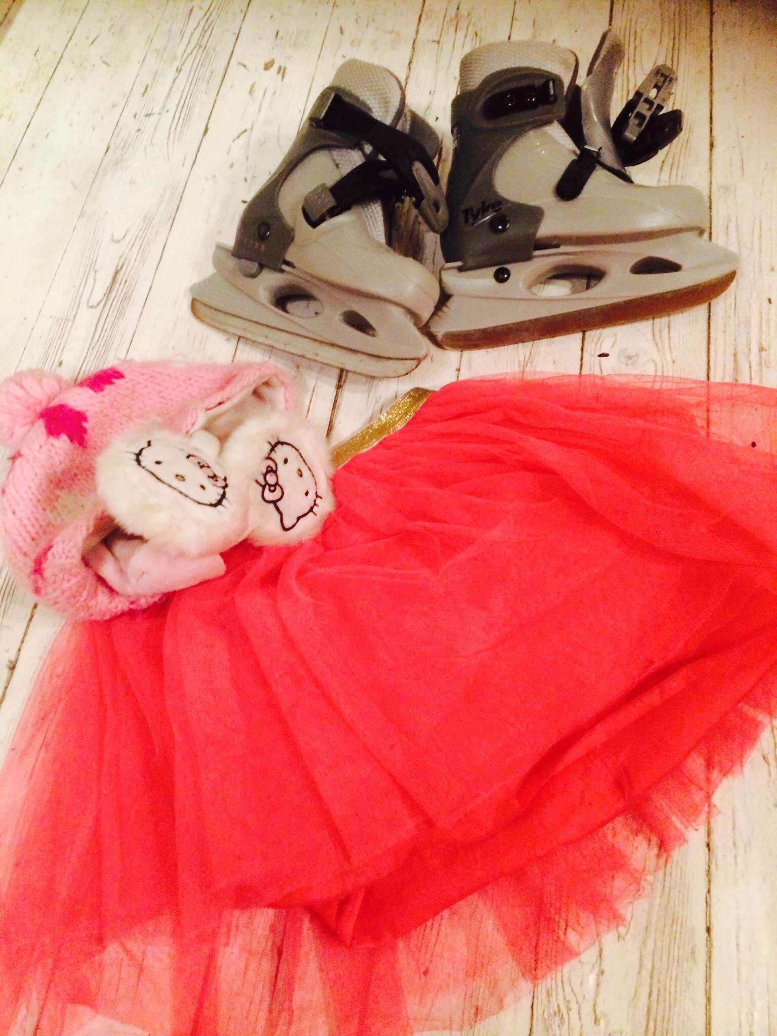 Tyttäreni ei suostu luistelemaan ilman tyllihametta.