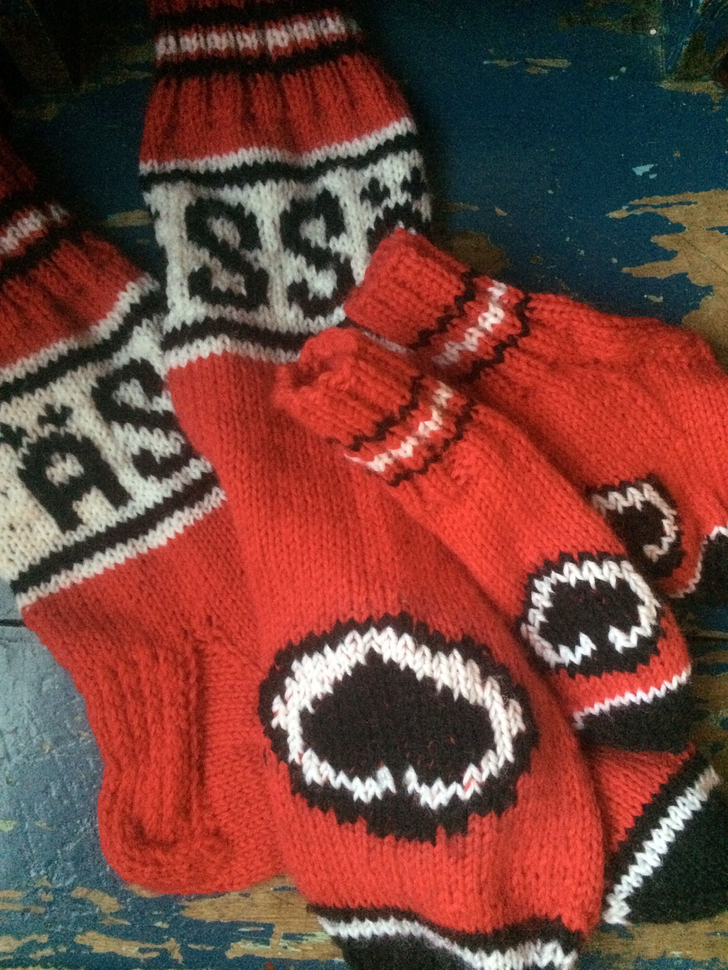 "Mieheni on vankkumaton Ässäfani, samoin kuin tyttärensäkin. Taatan tittelin hän sai tämän vuoden maaliskuussa. Ajattelin muistaa villasukilla taataa ja pientä tyttärenpoikaa." – Susanna 