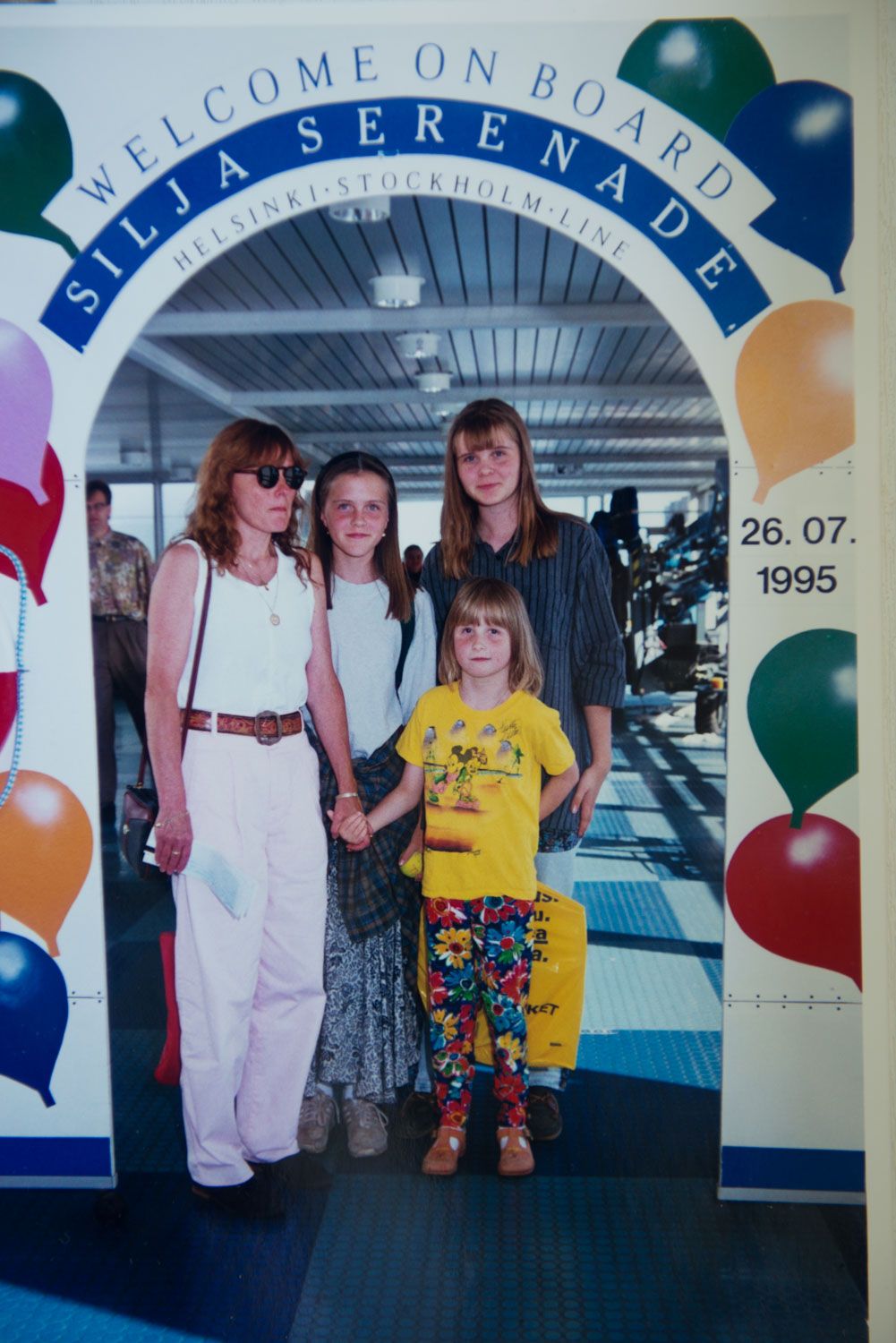 Tyttöjen yhteinen laivareissu vuonna 1995.