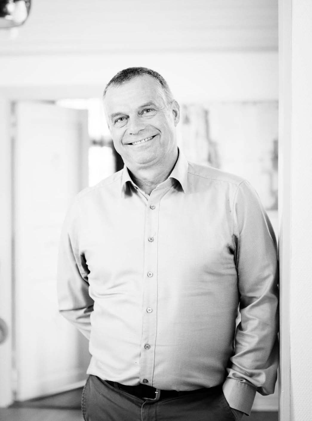 Ari Meriläinen on 61-vuotias Ylen tuottaja. Hän asuu Tampereella puolisonsa Anneli Ranta-Meriläisen kanssa. Arista tuli Rosan isä, kun tämä oli 2-vuotias. Arilla ja Annelilla on kaksi poikaa, Jetro ja Peetu. Arin isä oli säveltäjä Usko Meriläinen ja äiti koreografi ja tanssija Ruth Matso.