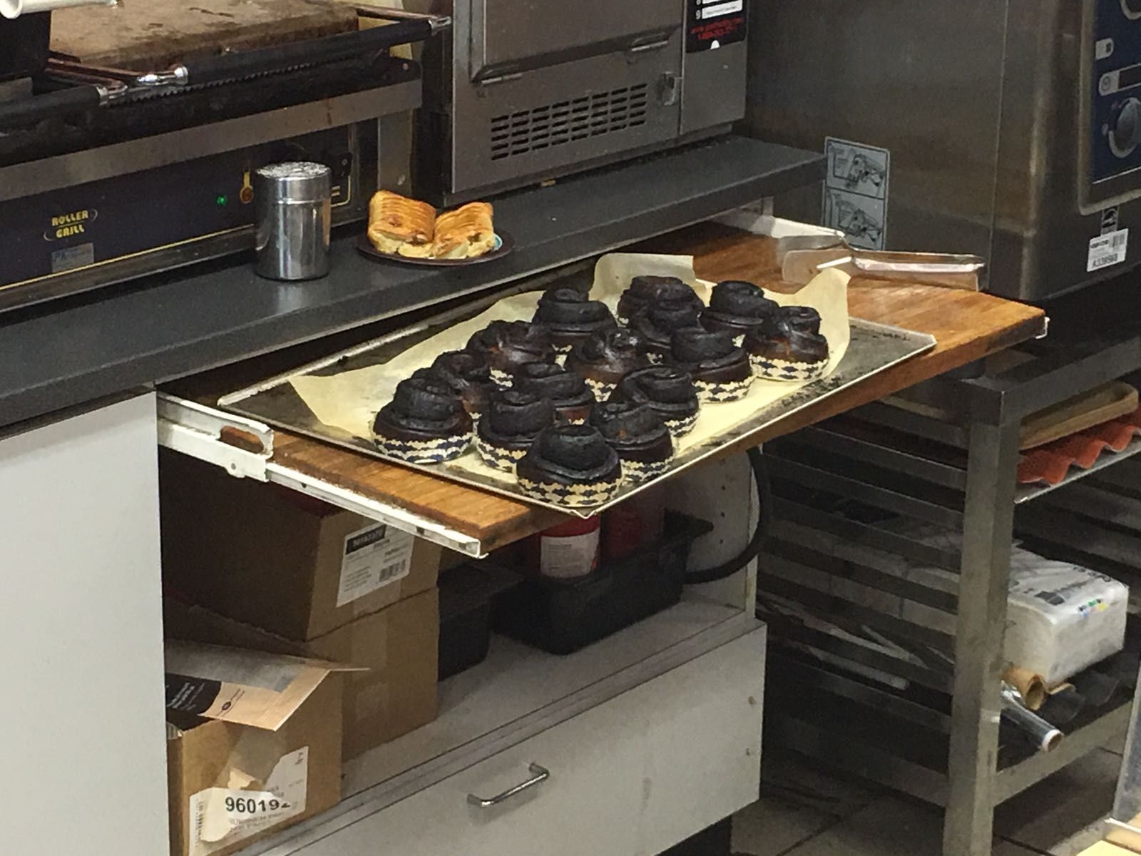 ”Pullat kärähtivät huoltoasemalla.”