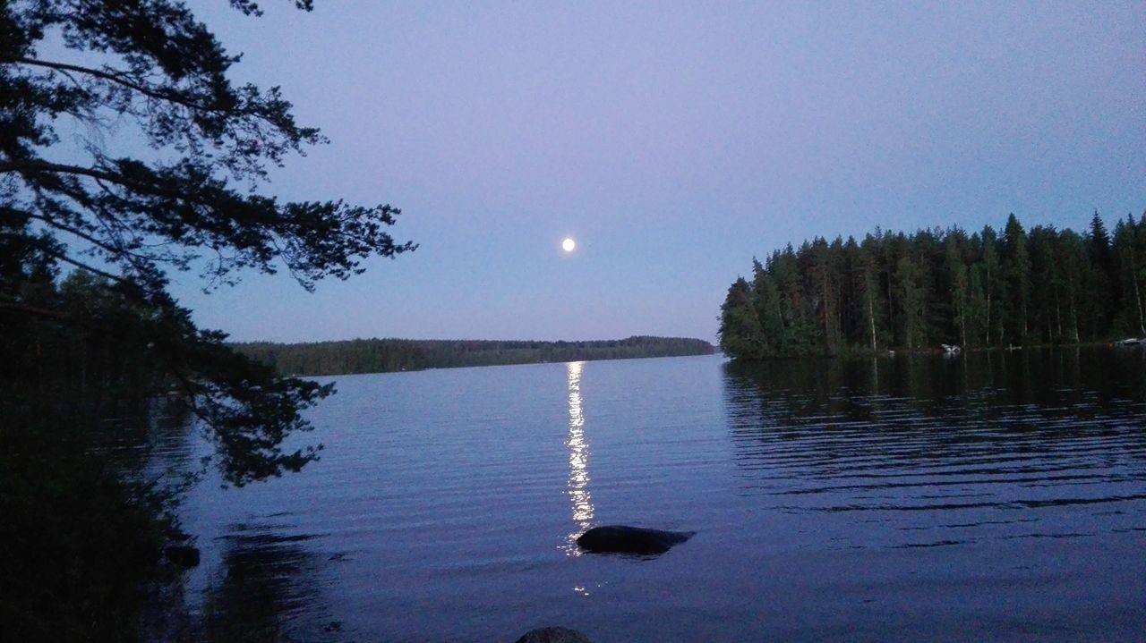"Kuva on meidän mökkirannasta Kuolimolta, juhannuksena perheen kanssa saunottiin ja grillattiin." – Sanni77
