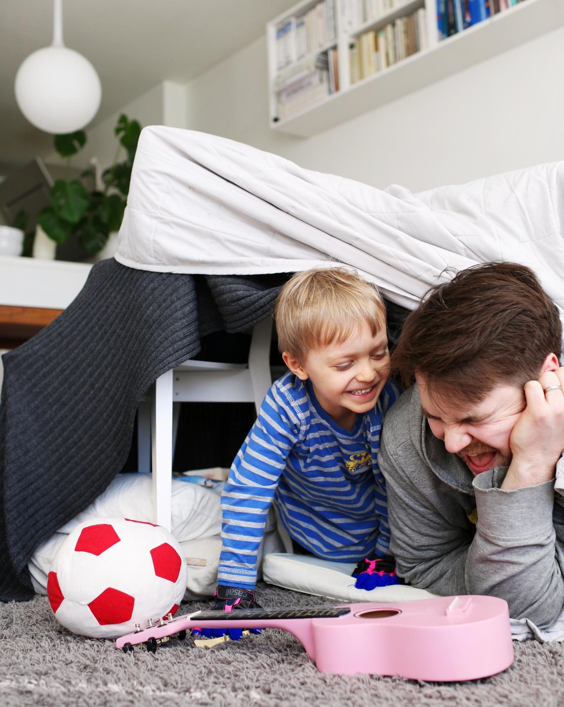 Enstin kanssa Verneri Pohjola on oppinut, mitä on olla oikeasti isä ja poika. ”Tietenkin minulla on surullinen olo siitä, ettei Pekka koskaan ehtinyt tavata Enstiä.”