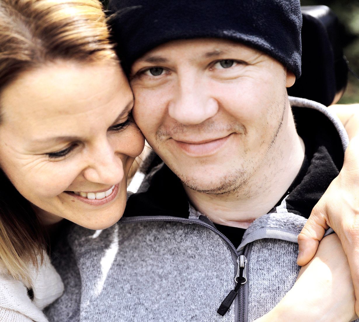 "Olen oppinut arvostamaan pieniä asioita ja näkemään hyvää ympärillä. Se on ollut ainoa tapa kestää ja jaksaa", kertoo halvaantuneen Jari Mönkkösen puoliso Sanna.