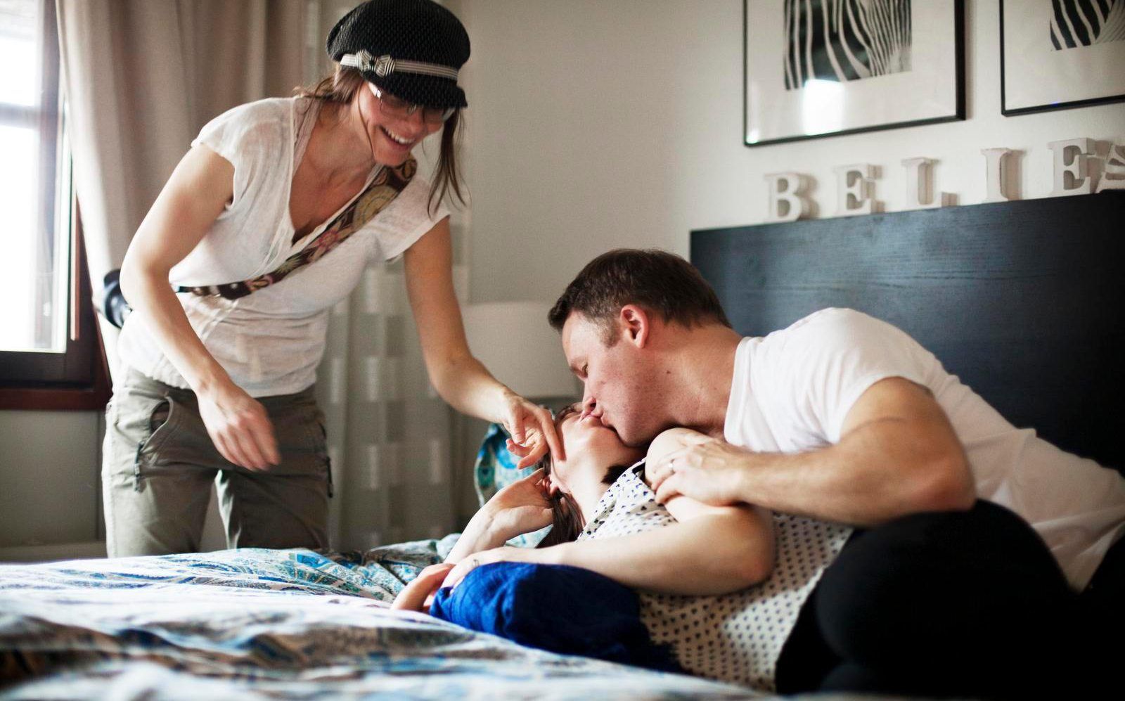 Niki kuvaa perheitä mieluiten heidän kotonaan, nyt Freddyä ja vanhempia, Ninaa ja Briania.