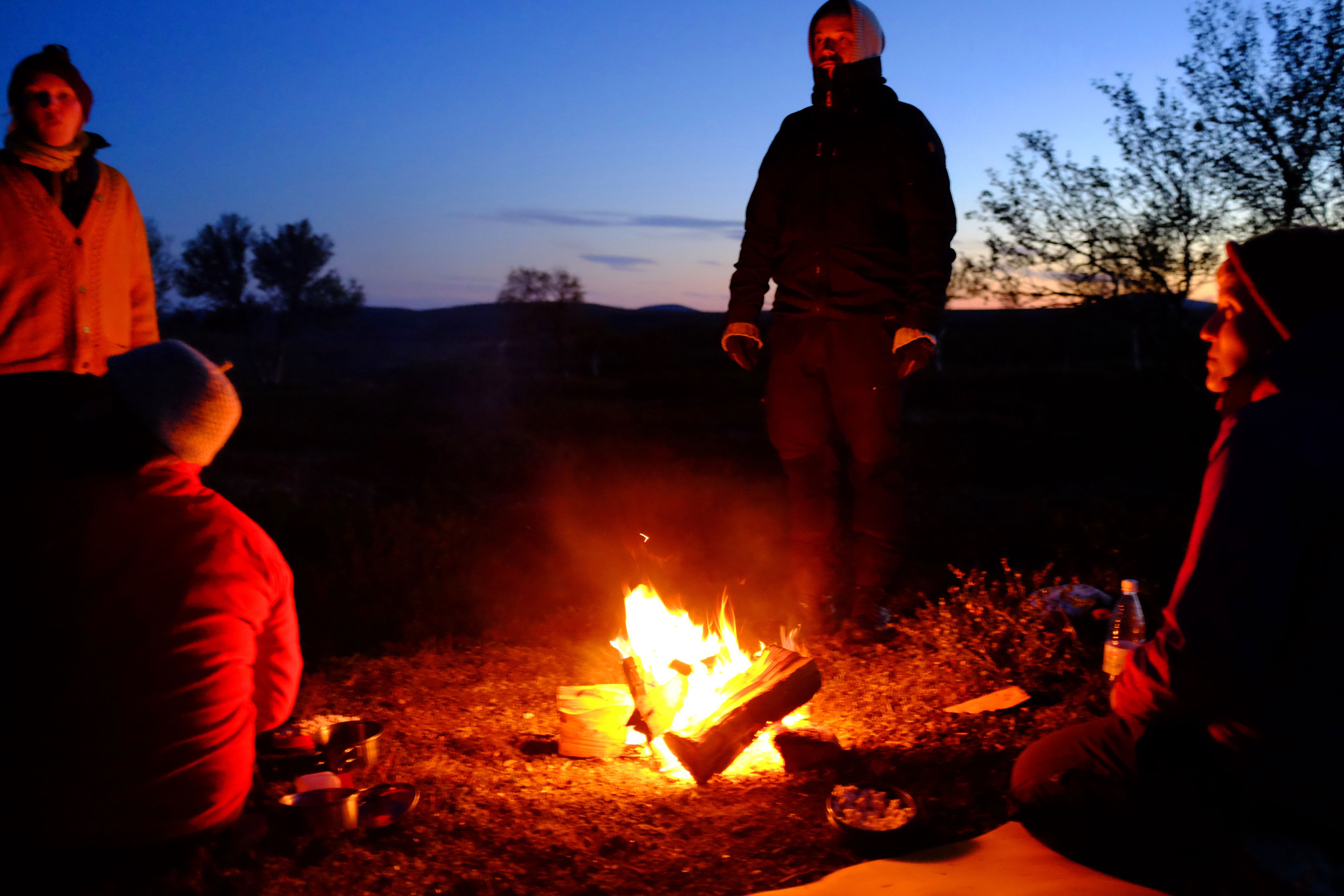 24.8.2016 PAISTUNTURI. ”Paistunturin vaelluksella kävimme katsomassa Juha Hurmeen luotsaamaa erämaateatteria. Kokemusta käsiteltiin muiden teatterivieraiden kanssa iltanuotiolla.”