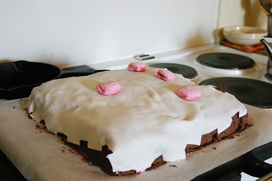 "Pojan synttäreillä piti olla Minecraft-kakku. Miten se menikin näin pieleen? Oli silti hyvää!" – Ugly, but delicious