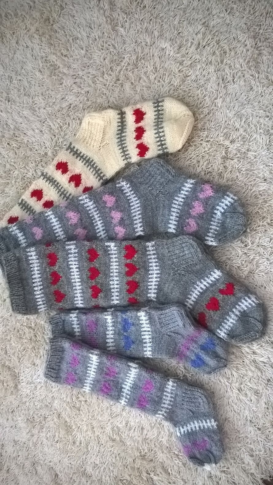 Kudon joka jouluksi ystäville sydänsukkia. - Virpi Sauranen