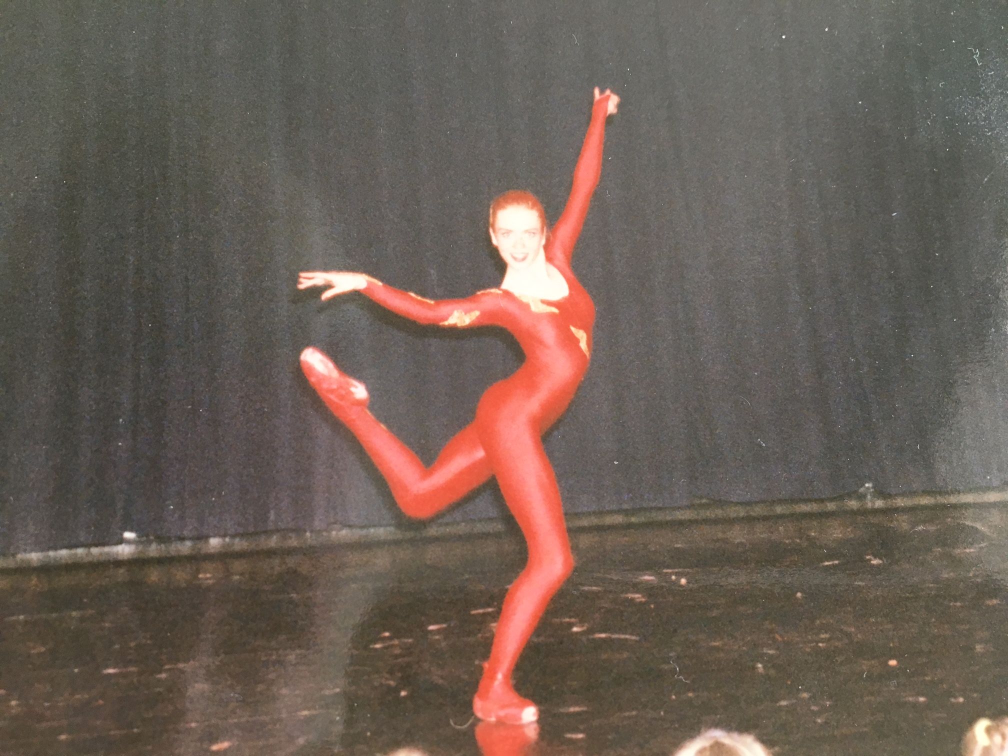 15-vuotiaana Arja tanssi koreografian Punainen liekki.
