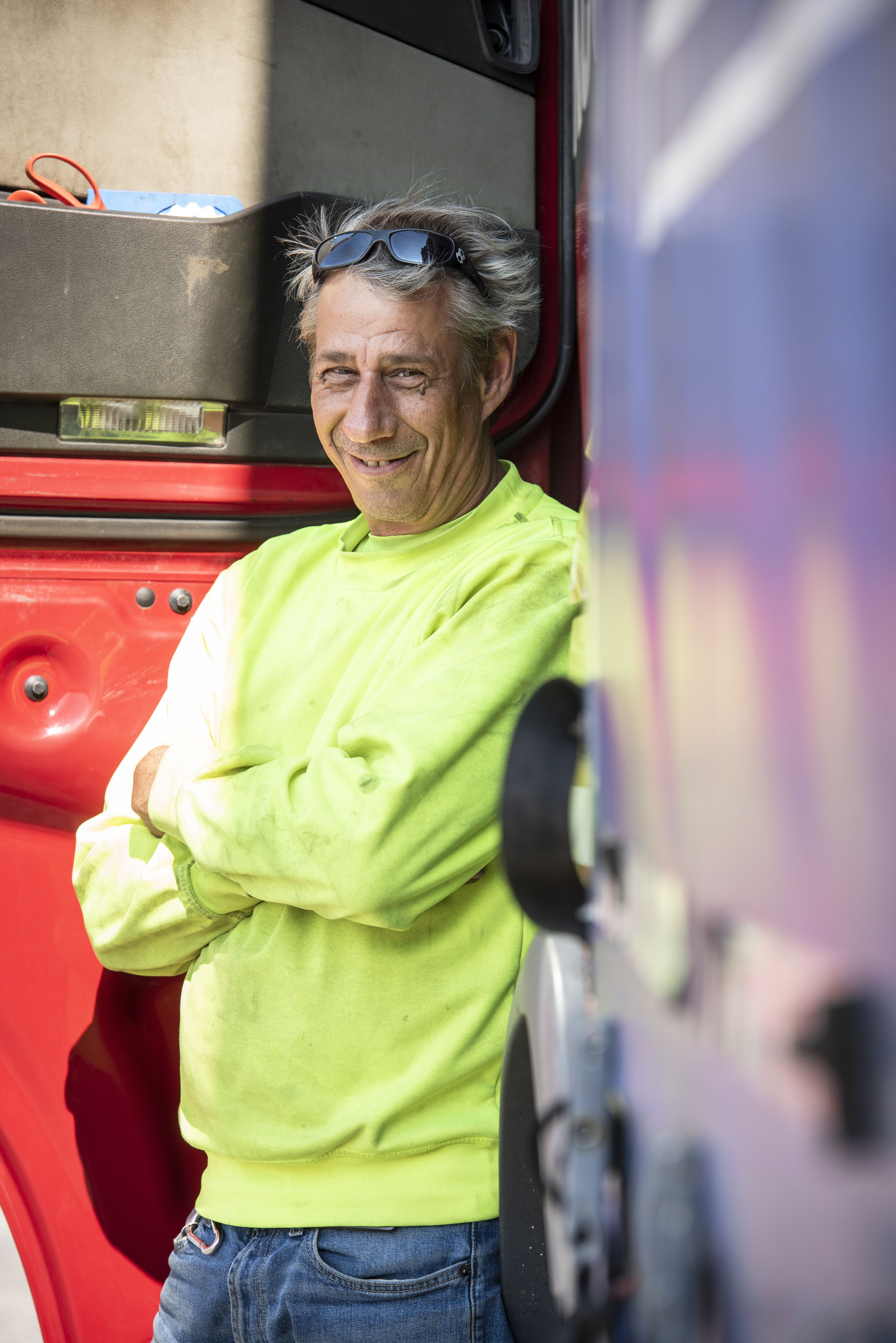 Neljässä vuosikymmenessä Suomen tiet ovat tulleet Tommille tutuiksi. Hän tietää esimerkiksi sen, ettei Utissa saa helposti unta, koska varuskunnan helikopterit pörräävät lähellä.