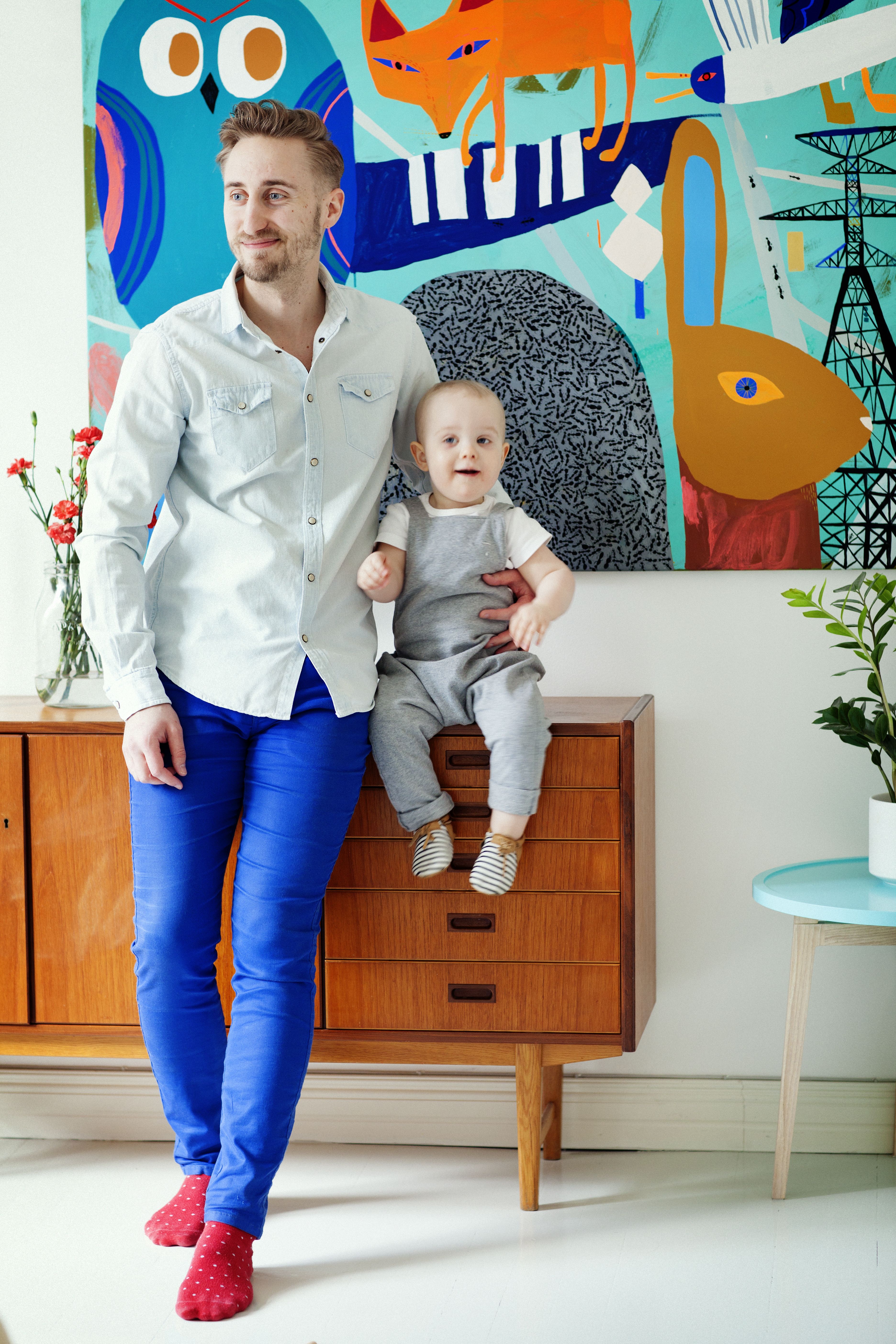 Sähkönsininen on suosikkivärini. Nämä housut ovat niin tyköistuvat, että niitä voi jo sanoa päällesprayattavan istuviksi.