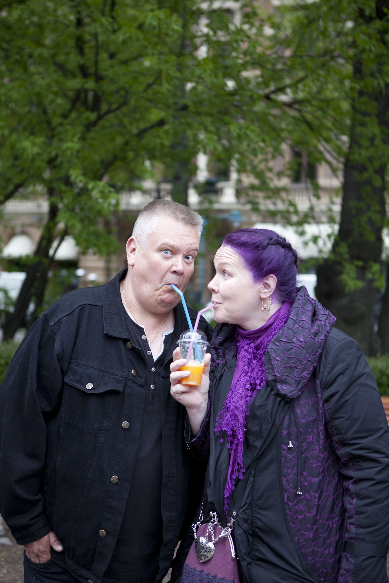 Pienet rakkauden teot: "Kun Heli on tietokoneella, katson, mitä se touhuaa ja hieraisen vähän olkapäätä, ennen kuin lähden pihalle." "Meille ei tule koskaan sanaharkkaa, paitsi silloin, jos molemmilla on yhtä aikaa kamala nälkä. Hemmottelen Akia lihapullilla."