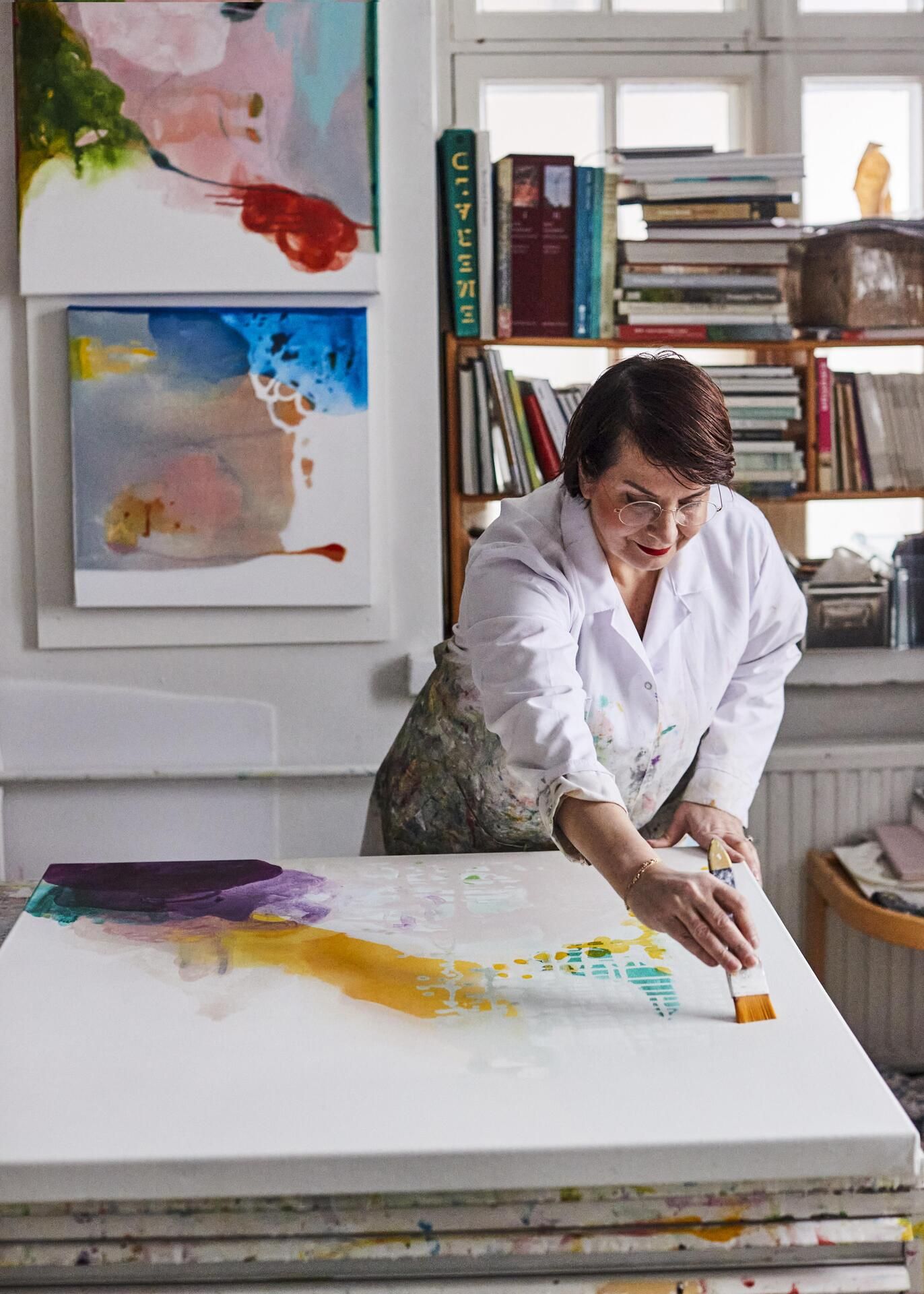 "Taiteilija ei rikastu eikä jää eläkkeelle, mutta tämä ammatti sopii minulle. Minulla on taiteellisesti annettavaa ihmisille, ja jotakin työstäni jää toivottavasti elämään", Melek sanoo.