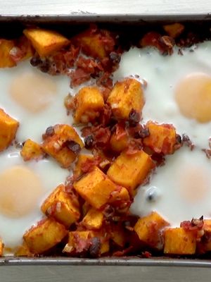 Mausteinen bataatti-munavuoka