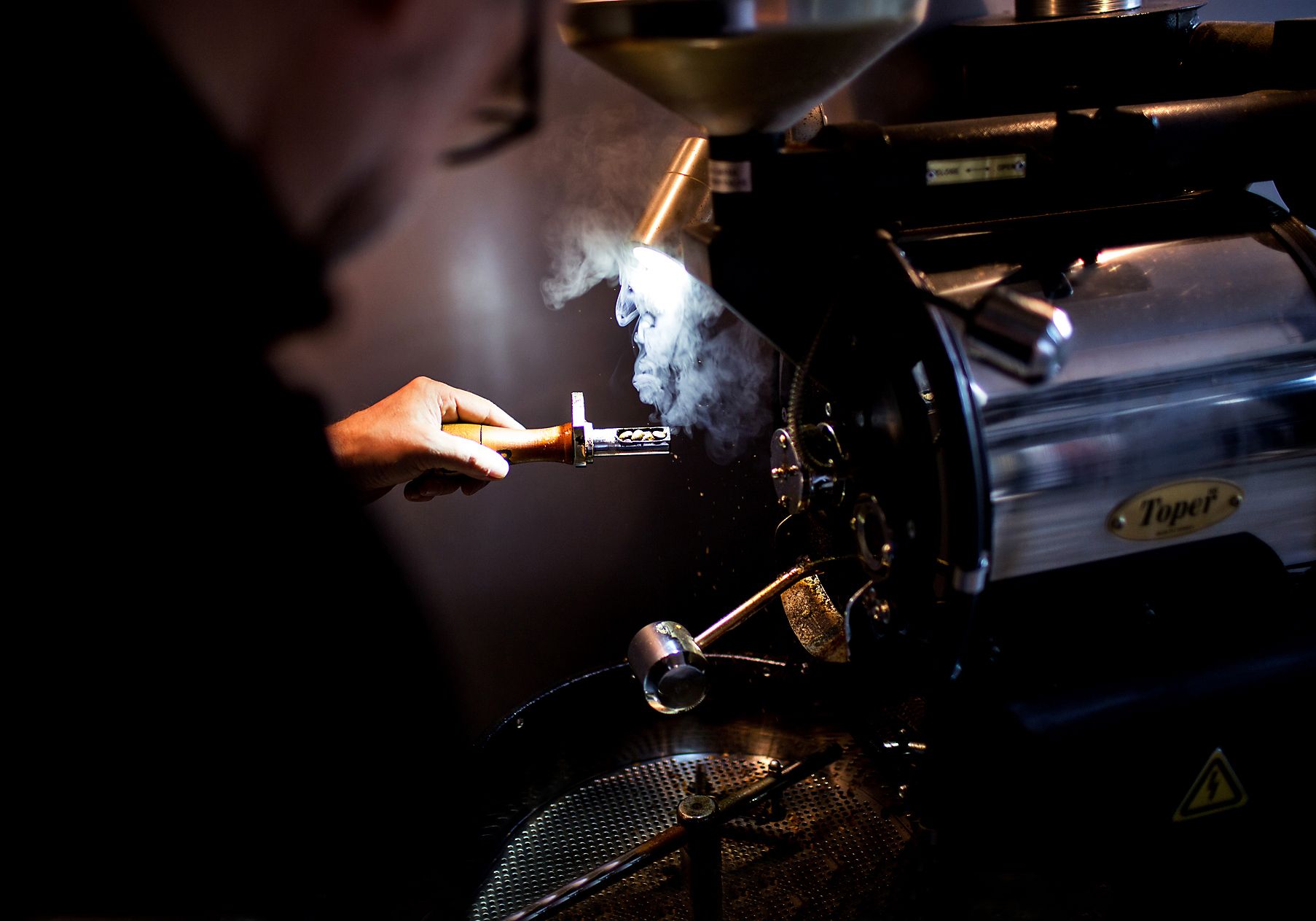  Paahdon aikana on odotettava tarkkana ”kräkkiä”. Napsahdus kuuluu pavun haljetessa kuumuudesta.