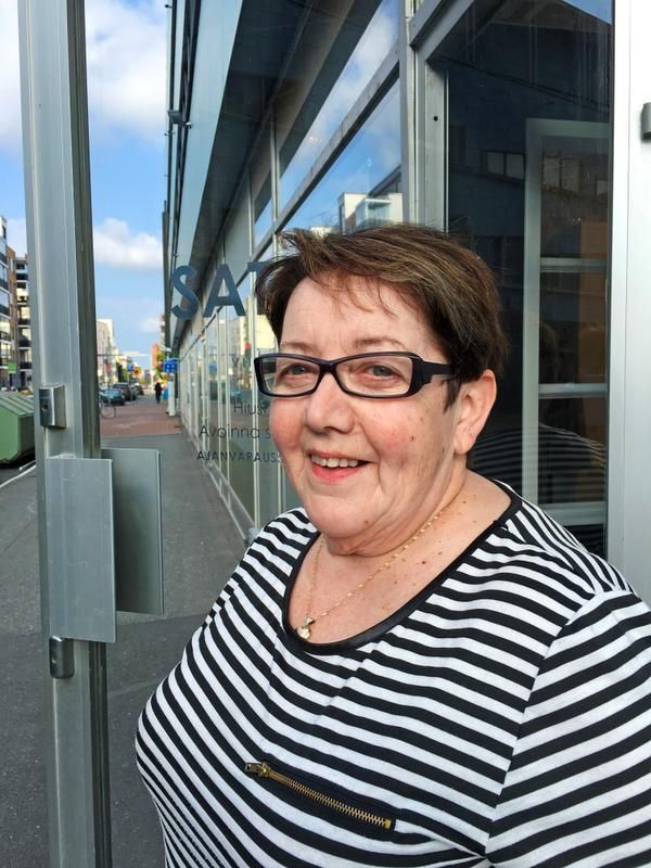 "Eilen illalla 12-vuotias tyttärentyttäreni pyysi äidiltään, että tämä istuisi vähäksi aikaa ihan vain juttelemaan. Niin tapahtui. Siinä he istuivat puhelemassa, äiti ja tytär, ja heillä oli tosi hauskaa yhdessä. Tuntui hyvältä katsoa sitä." Liisa Hietanen, 66, kokki, eläkkeellä, Pori