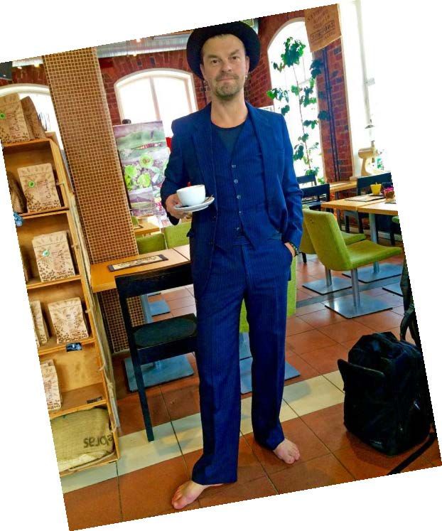 Kitaristi löysi minulle täydellisen puvun.