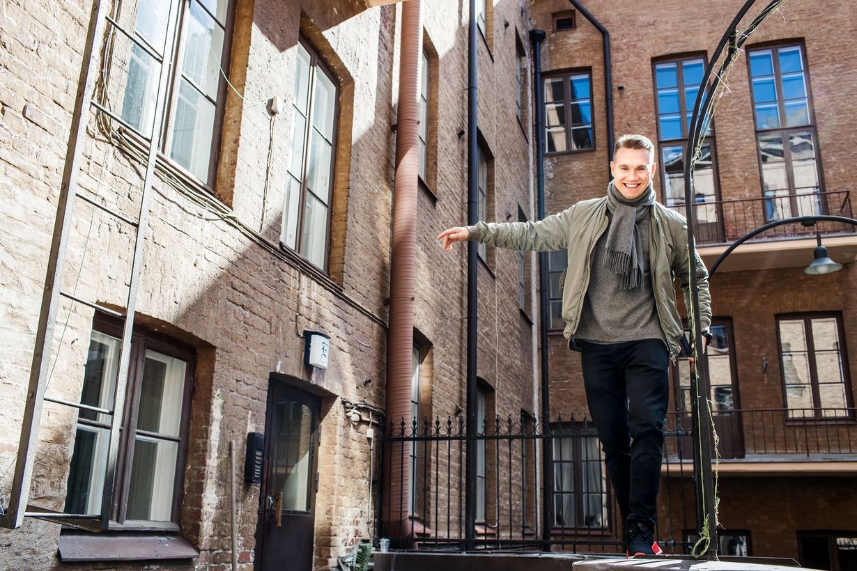 Lapsuuden kotipihassa Helsingin Kruununhaassa. 