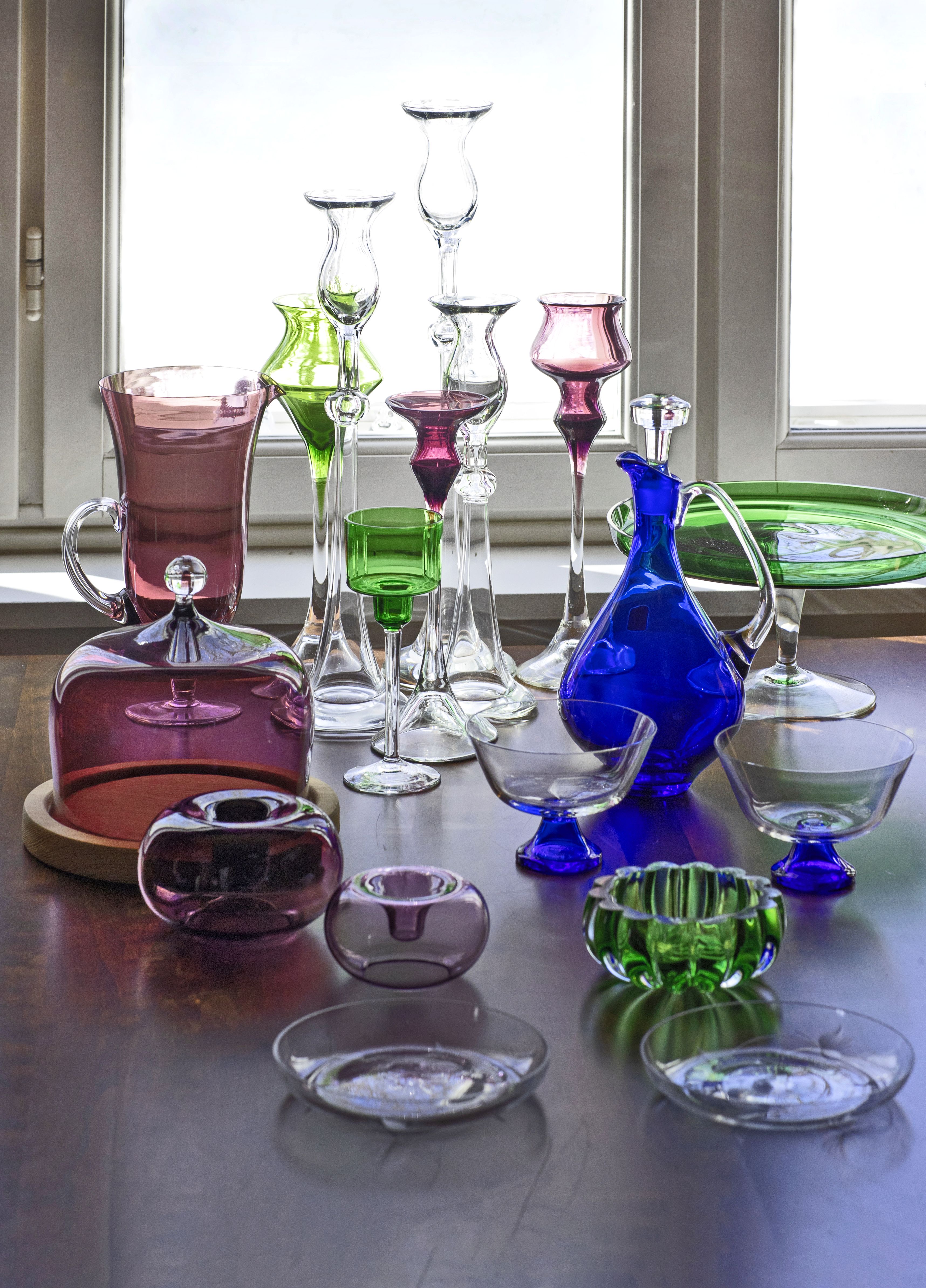 Kumelan kolme pääväriä, joista se tunnetaan, ovat lila, sininen ja vihreä. Nämä kaikki esineet olivat tuotannossa 1960-luvulla.